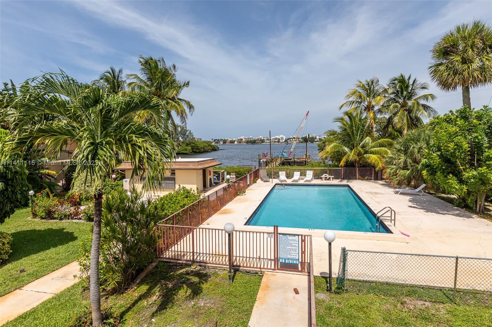 720 Dixie Hwy, Lantana, Florida 33462, 2 Bedrooms Bedrooms, ,2 BathroomsBathrooms,Residential,Sold,Shore Side,Dixie Hwy,A11411115