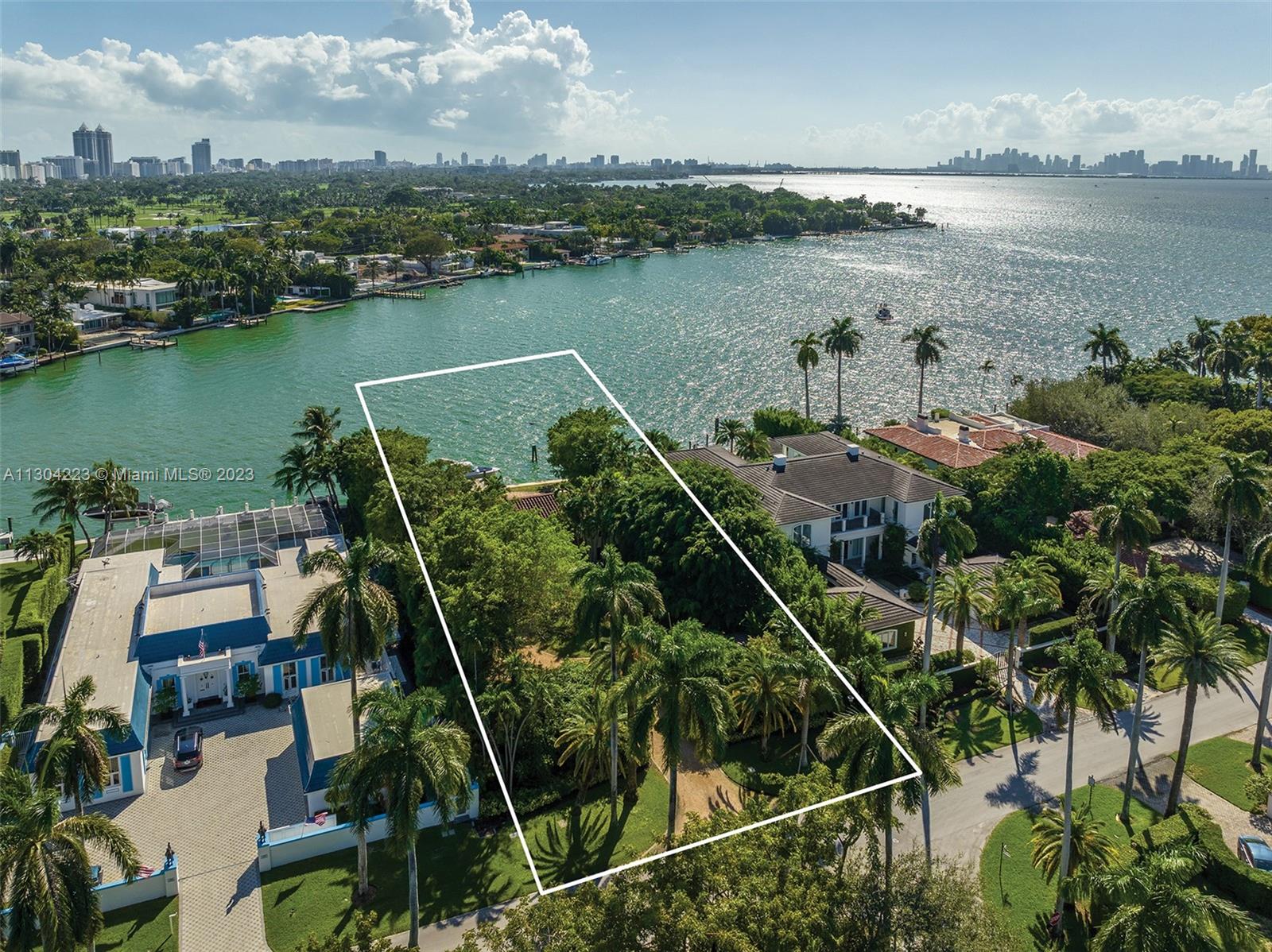 12 La Gorce Cir, Miami Beach, Florida 33141, 4 Bedrooms Bedrooms, ,5 BathroomsBathrooms,Residential,Sold,LA GORCE ISLAND,La Gorce Cir,A11304223
