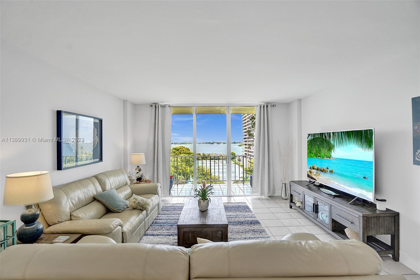 11111 Biscayne Blvd, Miami, Florida 33181, 2 Bedrooms Bedrooms, ,2 BathroomsBathrooms,Residential,Sold,Jockey Club,Biscayne Blvd,A11389931