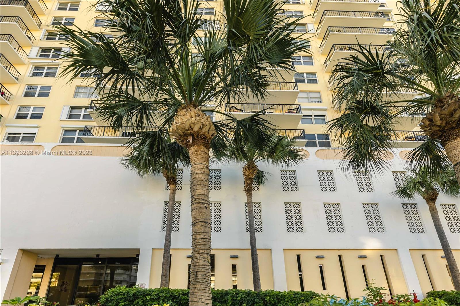 427 Golden Isles Dr, Hallandale Beach, Florida 33009, 2 Bedrooms Bedrooms, ,2 BathroomsBathrooms,Residential,Sold,GOLDEN HORN SOUTH CONDO,Golden Isles Dr,A11393228