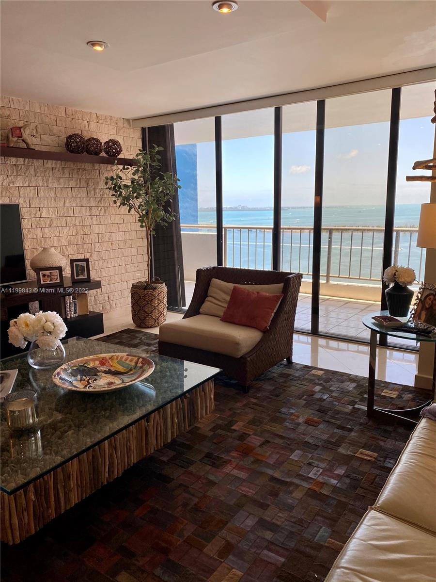 1581 Brickell Ave, Miami, Florida 33129, 3 Bedrooms Bedrooms, ,3 BathroomsBathrooms,Residential,Sold,VILLA REGINA,Brickell Ave,A11199843