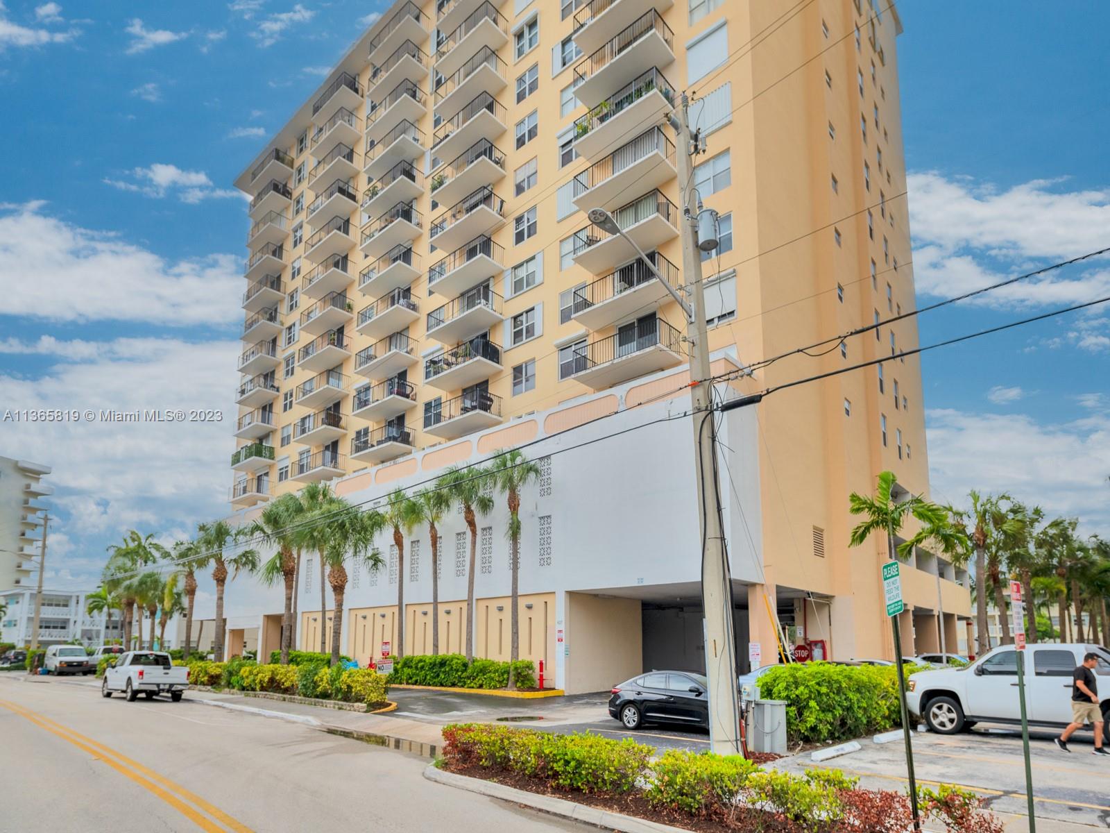 427 Golden Isles Dr, Hallandale Beach, Florida 33009, 2 Bedrooms Bedrooms, ,2 BathroomsBathrooms,Residential,Sold,Golden Horn,Golden Isles Dr,A11365819