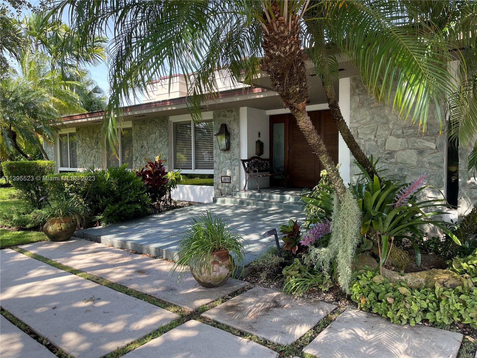 1019 Diplomat Pkwy, Hallandale Beach, Florida 33009, 5 Bedrooms Bedrooms, ,4 BathroomsBathrooms,Residential,Sold,DIPLOMAT GOLF ESTATES,Diplomat Pkwy,A11395523