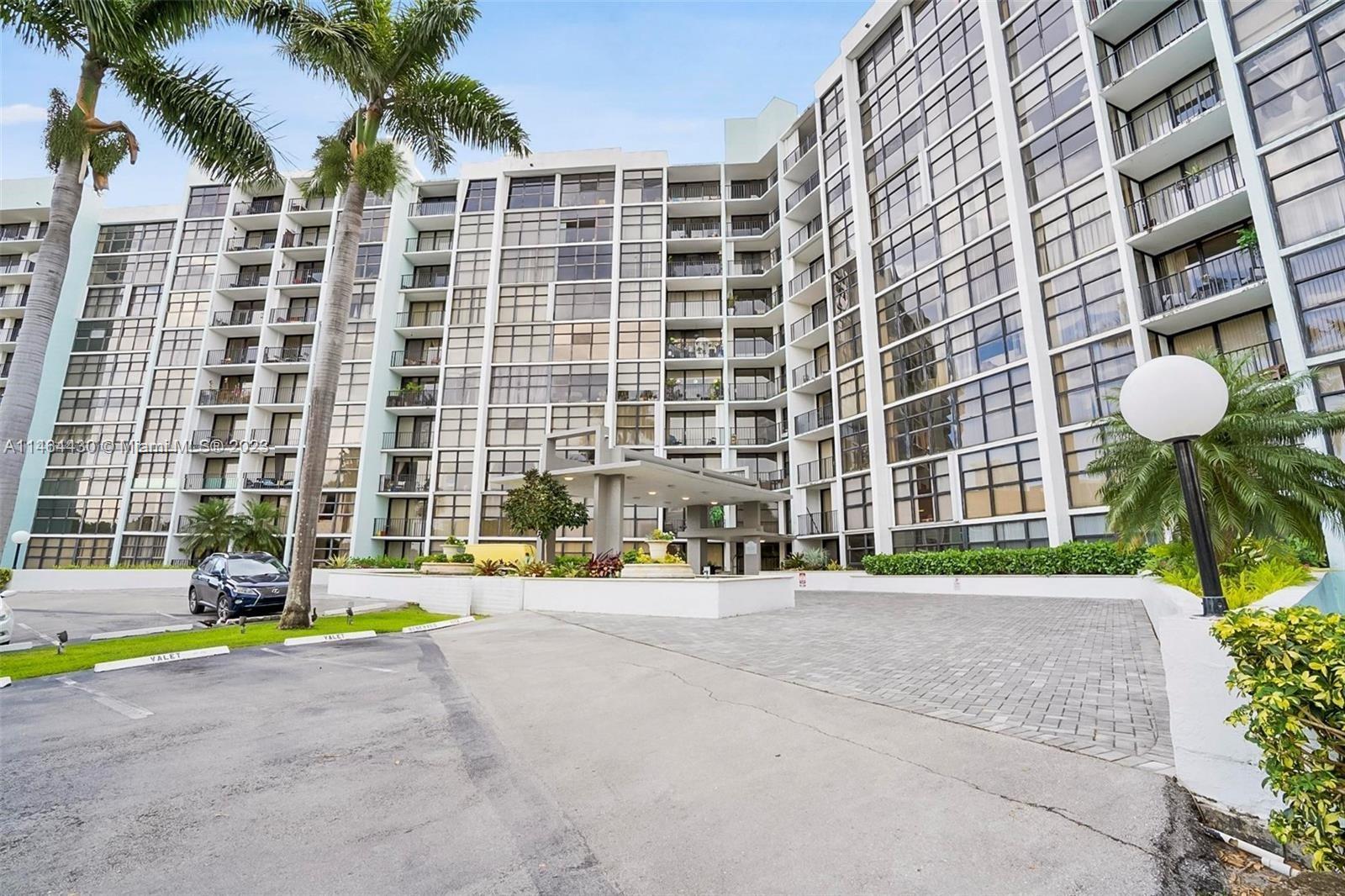 200 Leslie Dr, Hallandale Beach, Florida 33009, 2 Bedrooms Bedrooms, ,2 BathroomsBathrooms,Residential,Sold,200 LESLIE CONDO,Leslie Dr,A11464430