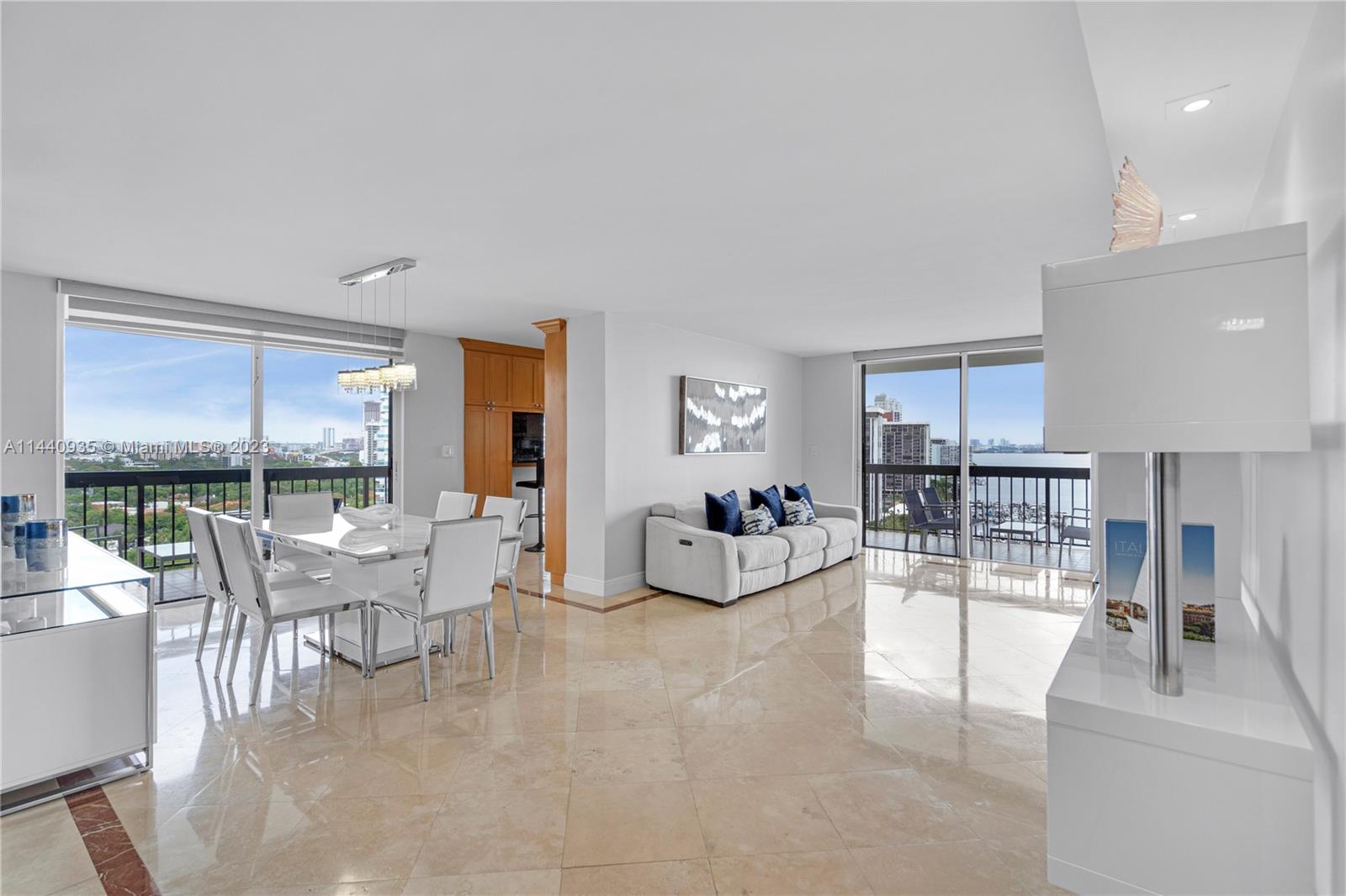 2333 Brickell Ave, Miami, Florida 33129, 2 Bedrooms Bedrooms, ,2 BathroomsBathrooms,Residential,Sold,BRICKELL BAY CLUB CONDO,Brickell Ave,A11440935