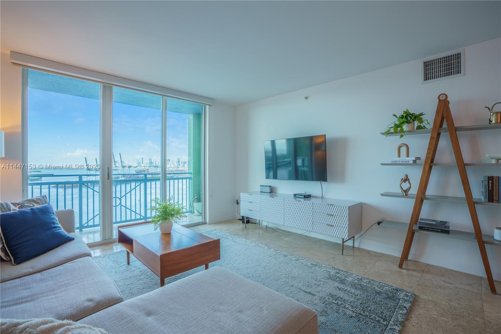 90 Alton Rd, Miami Beach, Florida 33139, 1 Bedroom Bedrooms, ,1 BathroomBathrooms,Residential,Sold,YACHT CLUB AT PORTOFINO,Alton Rd,A11447153