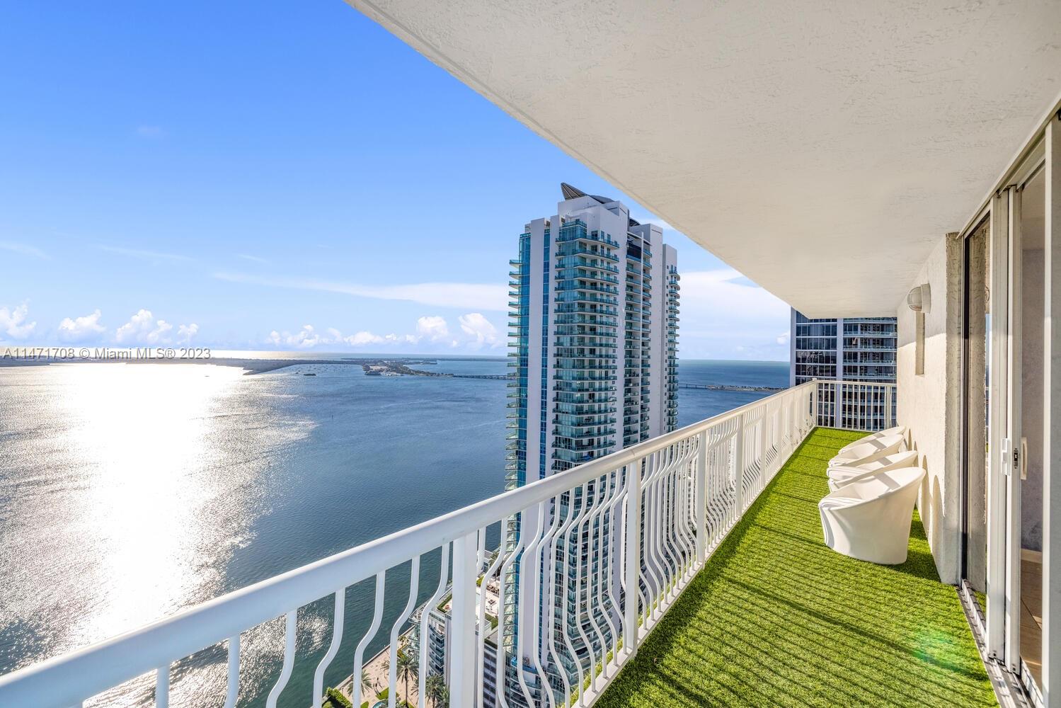 1200 Brickell Bay Dr, Miami, Florida 33131, 2 Bedrooms Bedrooms, ,2 BathroomsBathrooms,Residential,Sold,The Club at Brickell Bay,Brickell Bay Dr,A11471708