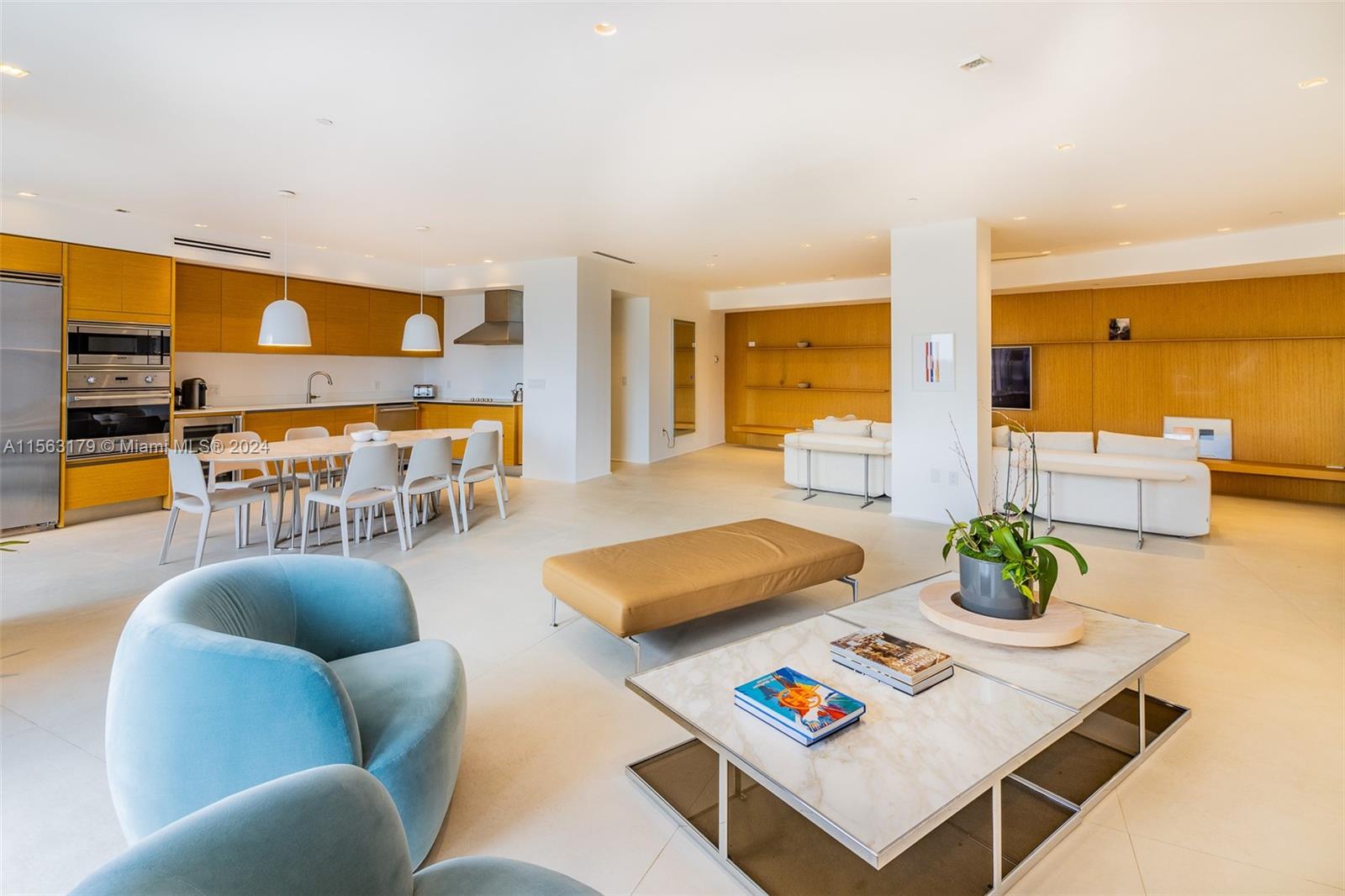 9601 Collins, Bal Harbour, Florida 33154, 2 Bedrooms Bedrooms, ,2 BathroomsBathrooms,Residential Lease,For Rent,MAJESTIC TOWER,Collins,A11563179