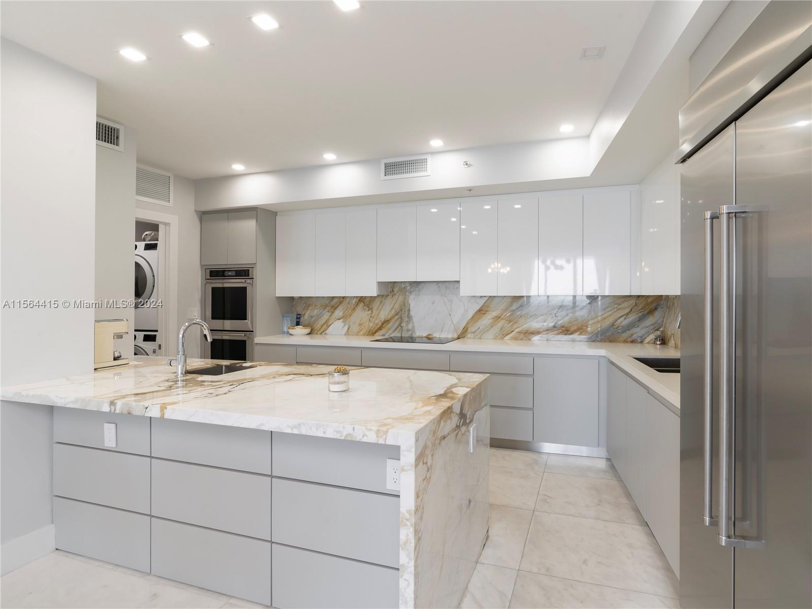 18201 Collins Ave, Sunny Isles Beach, Florida 33160, 2 Bedrooms Bedrooms, ,2 BathroomsBathrooms,Residential,Sold,TRUJMP ROYALE,Collins Ave,A11564415