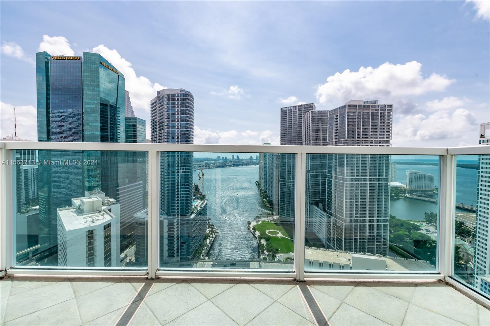 31 5th St, Miami, Florida 33131, 2 Bedrooms Bedrooms, ,2 BathroomsBathrooms,Residential Lease,For Rent,BRICKELL ON THE RIVER N T,5th St,A11563713