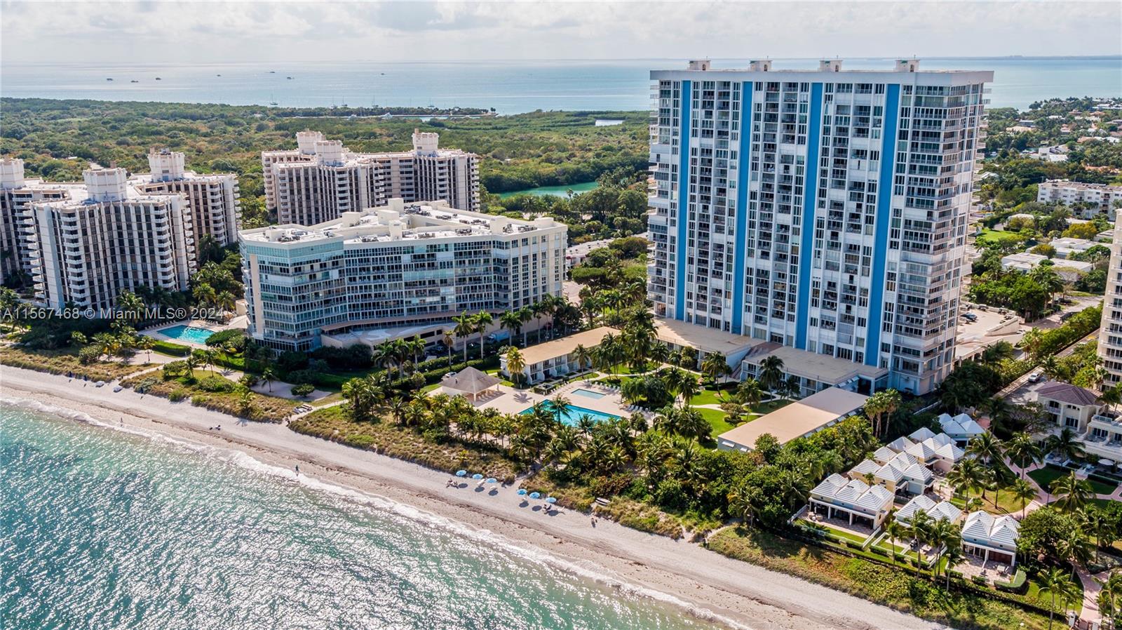 881 Ocean Dr, Key Biscayne, Florida 33149, 2 Bedrooms Bedrooms, ,2 BathroomsBathrooms,Residential Lease,For Rent,CASA DEL MAR CONDO,Ocean Dr,A11567468