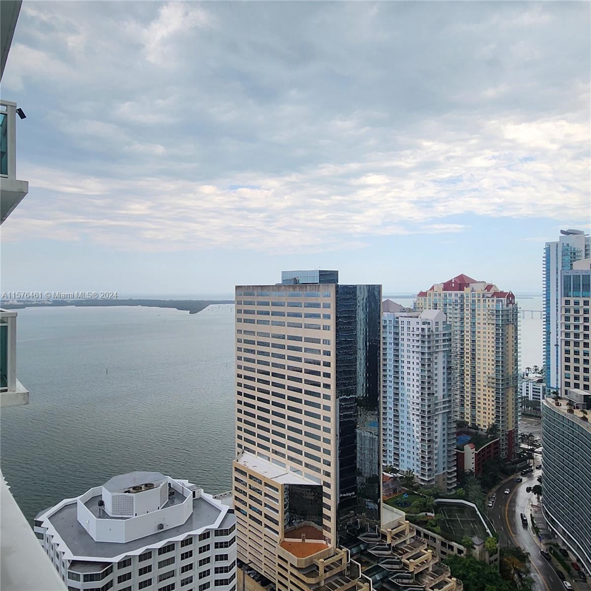950 Brickell Bay Dr, Miami, Florida 33131, 1 Bedroom Bedrooms, ,1 BathroomBathrooms,Residential Lease,For Rent,THE PLAZA 851 BRICKELL CO,Brickell Bay Dr,A11576461