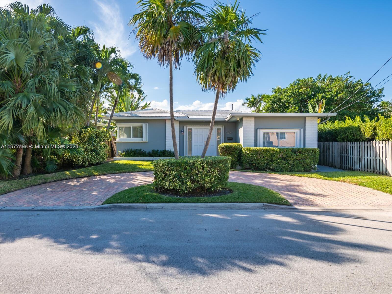 9272 Byron Ave, Surfside, Florida 33154, 4 Bedrooms Bedrooms, ,3 BathroomsBathrooms,Residential Lease,For Rent,ALTOS DEL MAR NO 5,Byron Ave,A11577473