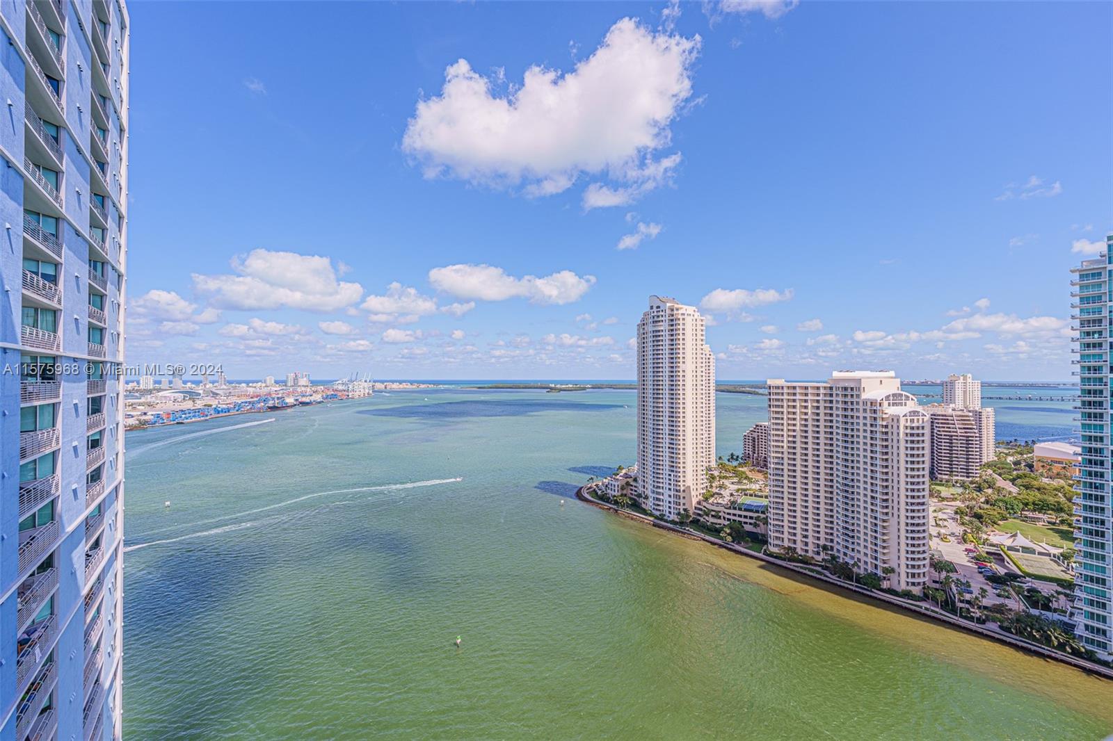 325 Biscayne Blvd, Miami, Florida 33131, 3 Bedrooms Bedrooms, ,2 BathroomsBathrooms,Residential,Sold,One Miami,Biscayne Blvd,A11575968