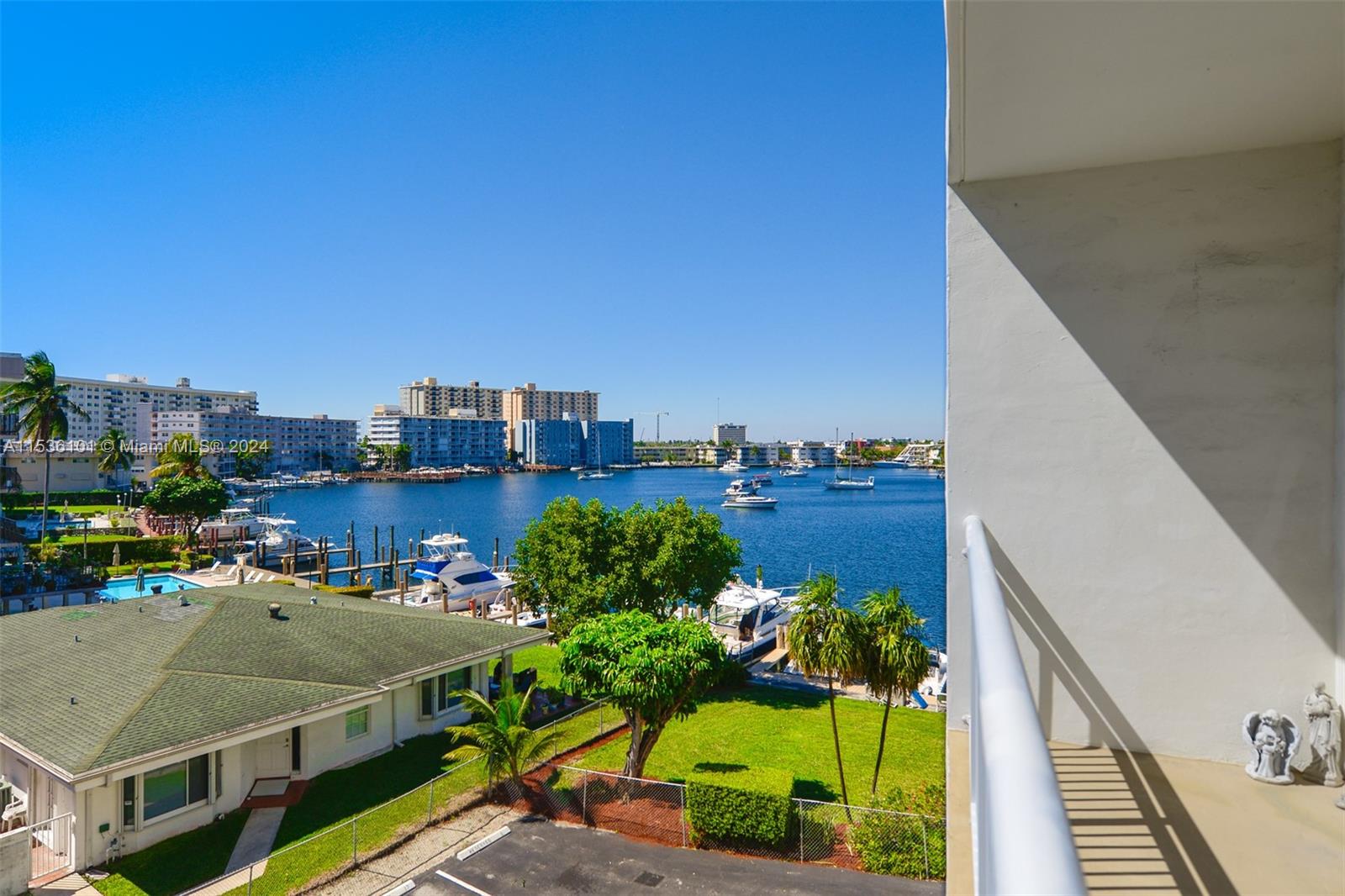 126 Golden Isles Dr, Hallandale Beach, Florida 33009, 2 Bedrooms Bedrooms, ,2 BathroomsBathrooms,Residential,Sold,GOLDEN ISLES TOWERS,Golden Isles Dr,A11536101
