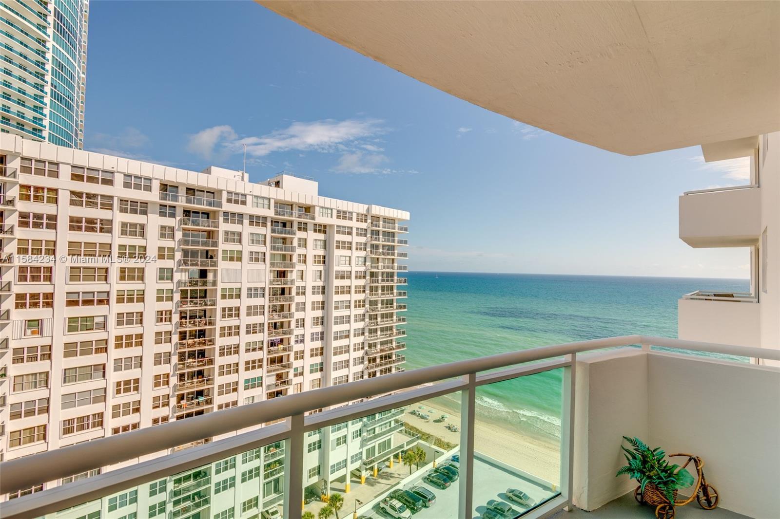 3001 Ocean Dr, Hollywood, Florida 33019, 1 Bedroom Bedrooms, ,1 BathroomBathrooms,Residential Lease,For Rent,RESIDENCES ON HOLLYWOOD B,Ocean Dr,A11584234