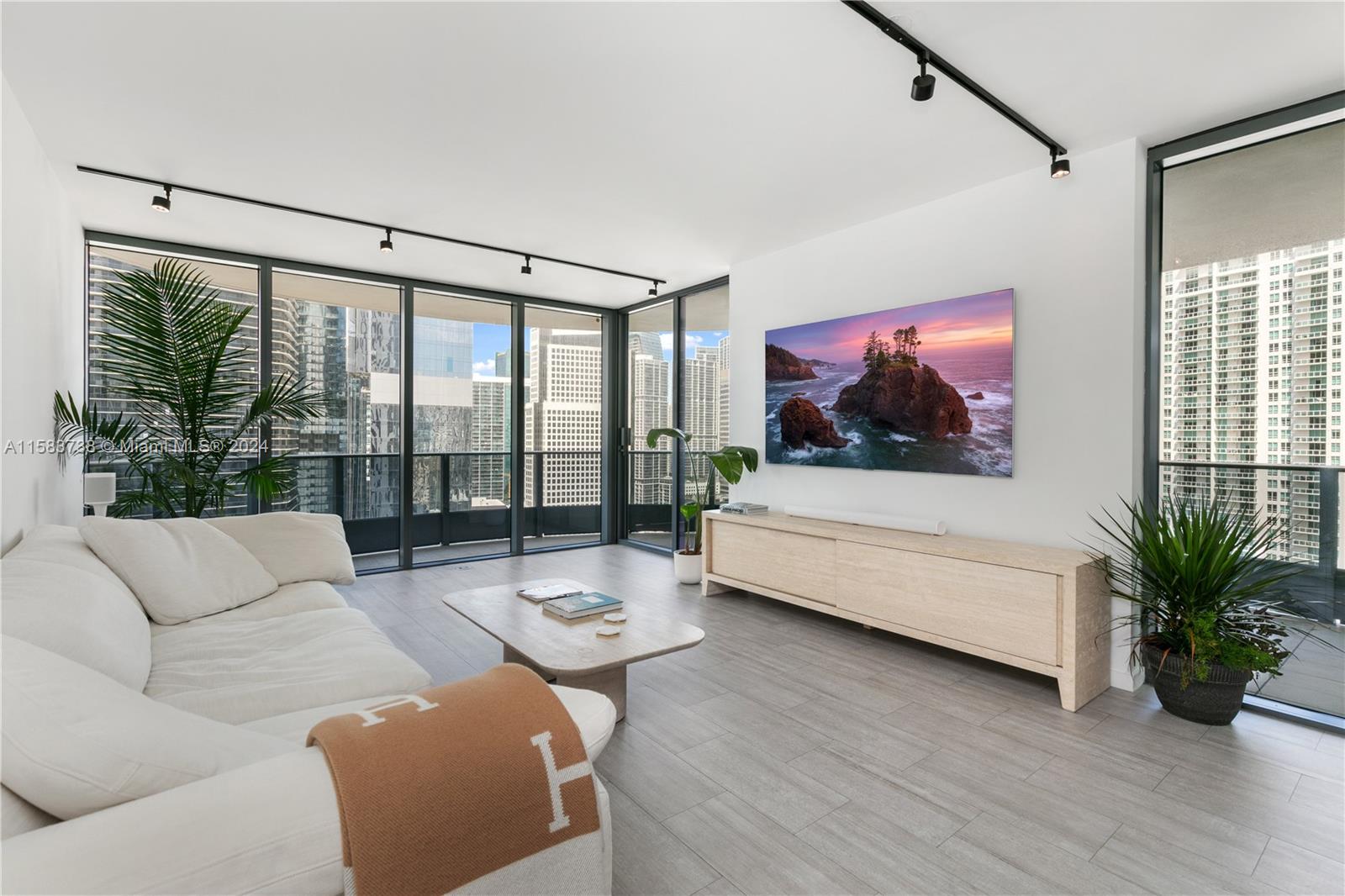 1000 Brickell Plz, Miami, Florida 33131, 2 Bedrooms Bedrooms, ,2 BathroomsBathrooms,Residential,Sold,Brickell Flatiron,Brickell Plz,A11583738