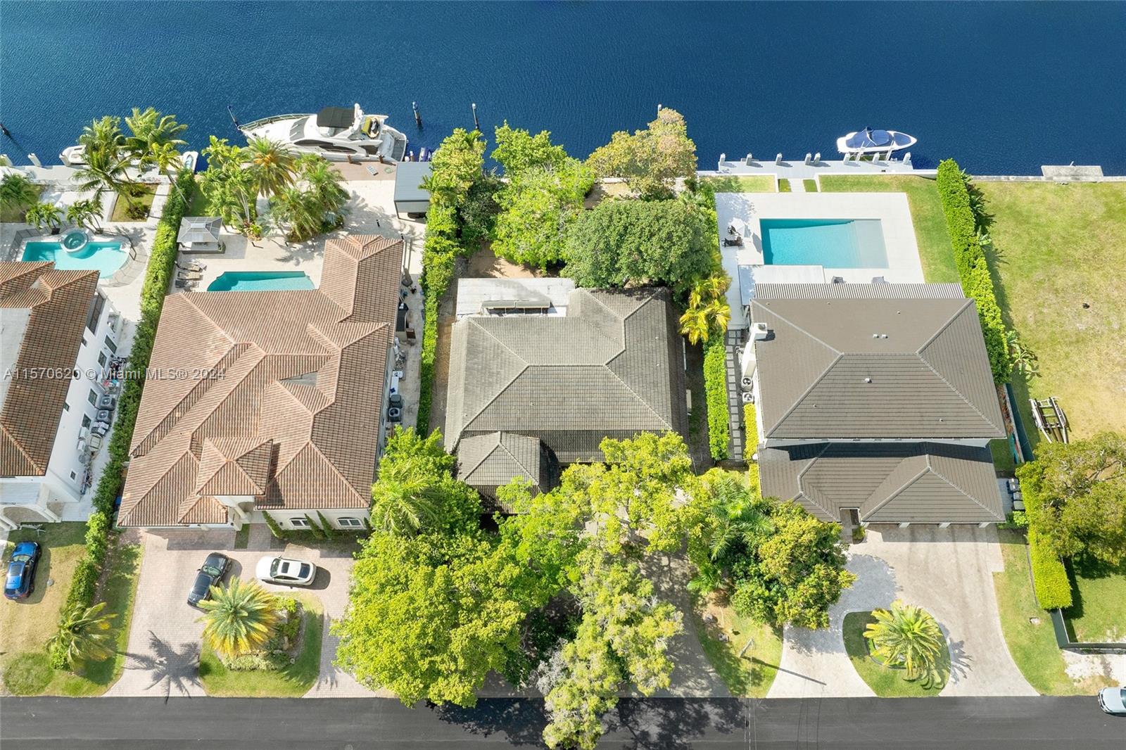 467 Tamarind Dr, Hallandale Beach, Florida 33009, 3 Bedrooms Bedrooms, ,3 BathroomsBathrooms,Residential,Sold,GOLDEN ISLES SEC,Tamarind Dr,A11570620