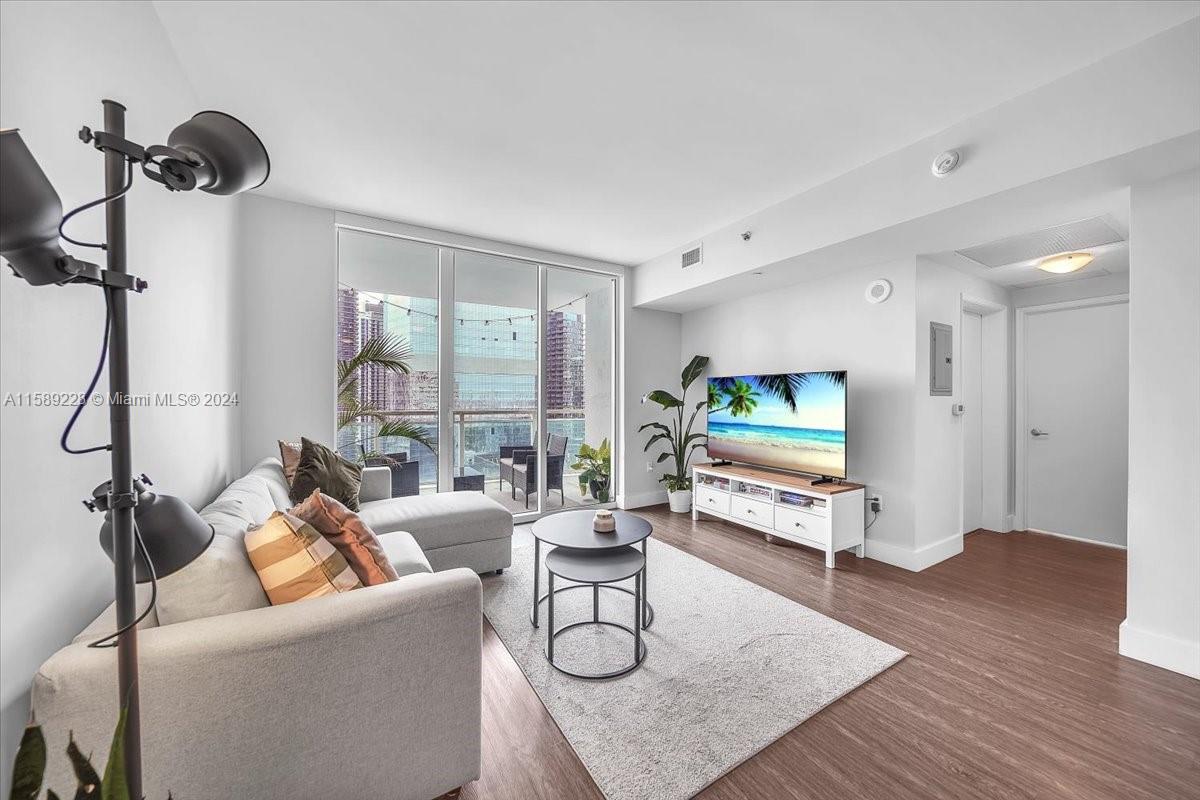 950 Brickell Bay Dr, Miami, Florida 33131, 1 Bedroom Bedrooms, ,1 BathroomBathrooms,Residential Lease,For Rent,THE PLAZA 851 BRICKELL CO,Brickell Bay Dr,A11589228