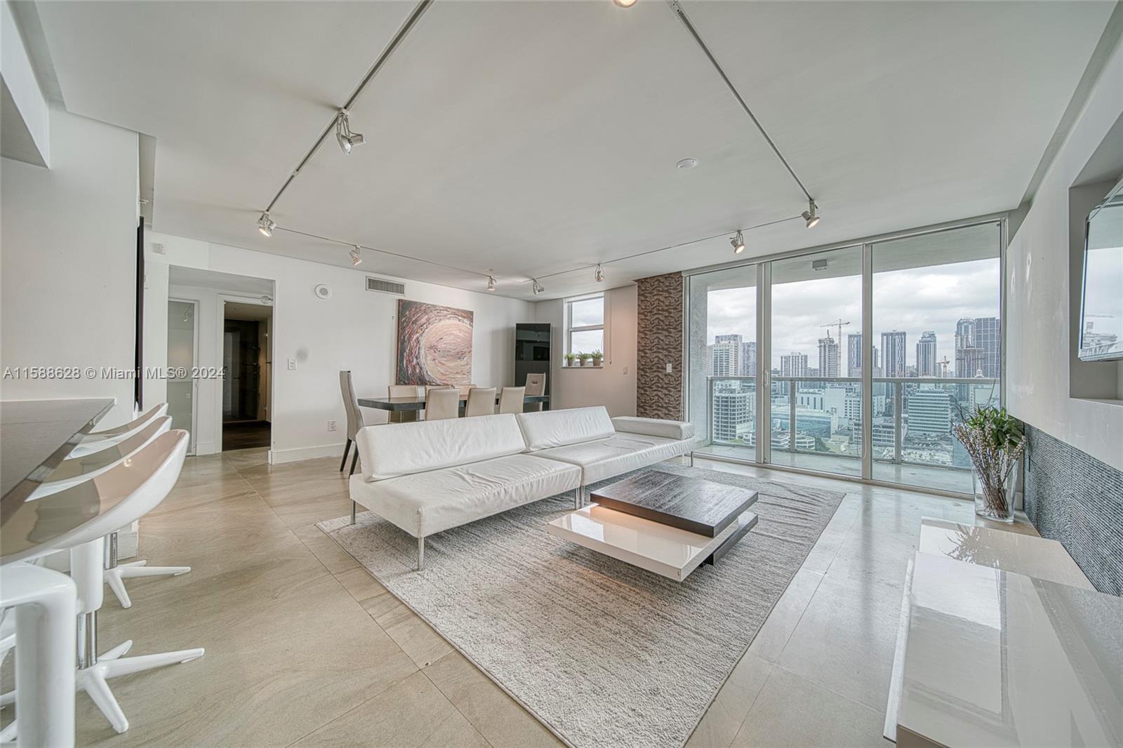 31 5th St, Miami, Florida 33131, 2 Bedrooms Bedrooms, ,2 BathroomsBathrooms,Residential,Sold,BRICKELL ON THE RIVER N T,5th St,A11588628