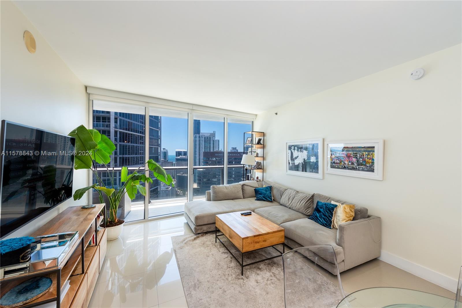 475 Brickell Ave, Miami, Florida 33131, 2 Bedrooms Bedrooms, ,2 BathroomsBathrooms,Residential Lease,For Rent,ICONBRICKELL CONDO NO 1,Brickell Ave,A11578843