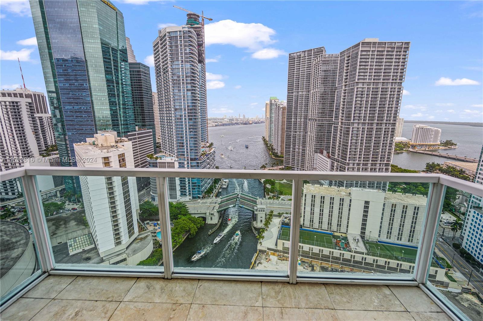 31 5th St, Miami, Florida 33131, 2 Bedrooms Bedrooms, ,2 BathroomsBathrooms,Residential Lease,For Rent,BRICKELL ON THE RIVER N T,5th St,A11593816