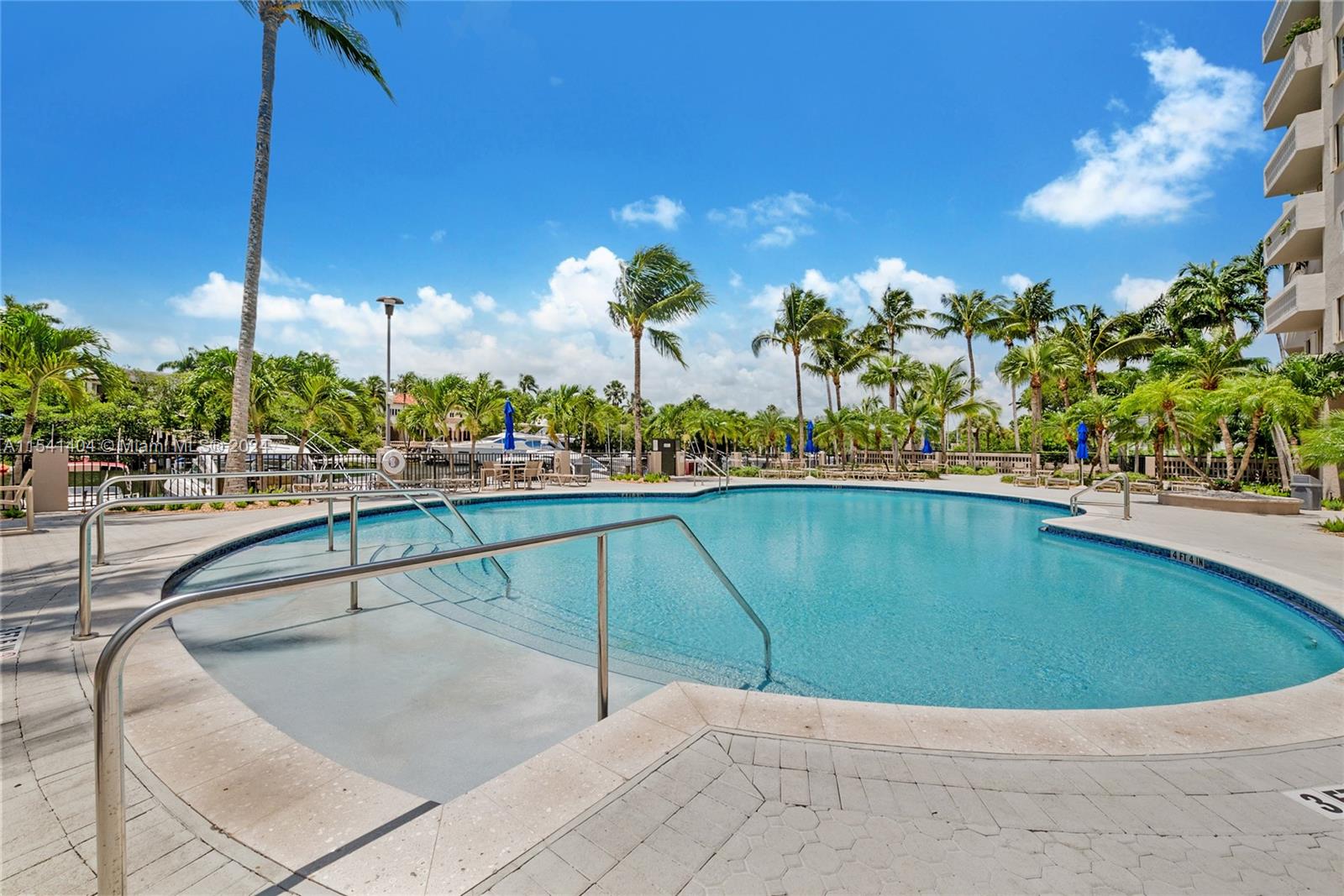 90 Edgewater Dr, Coral Gables, Florida 33133, 1 Bedroom Bedrooms, ,1 BathroomBathrooms,Residential,Sold,Gables Waterway Towers,Edgewater Dr,A11541404