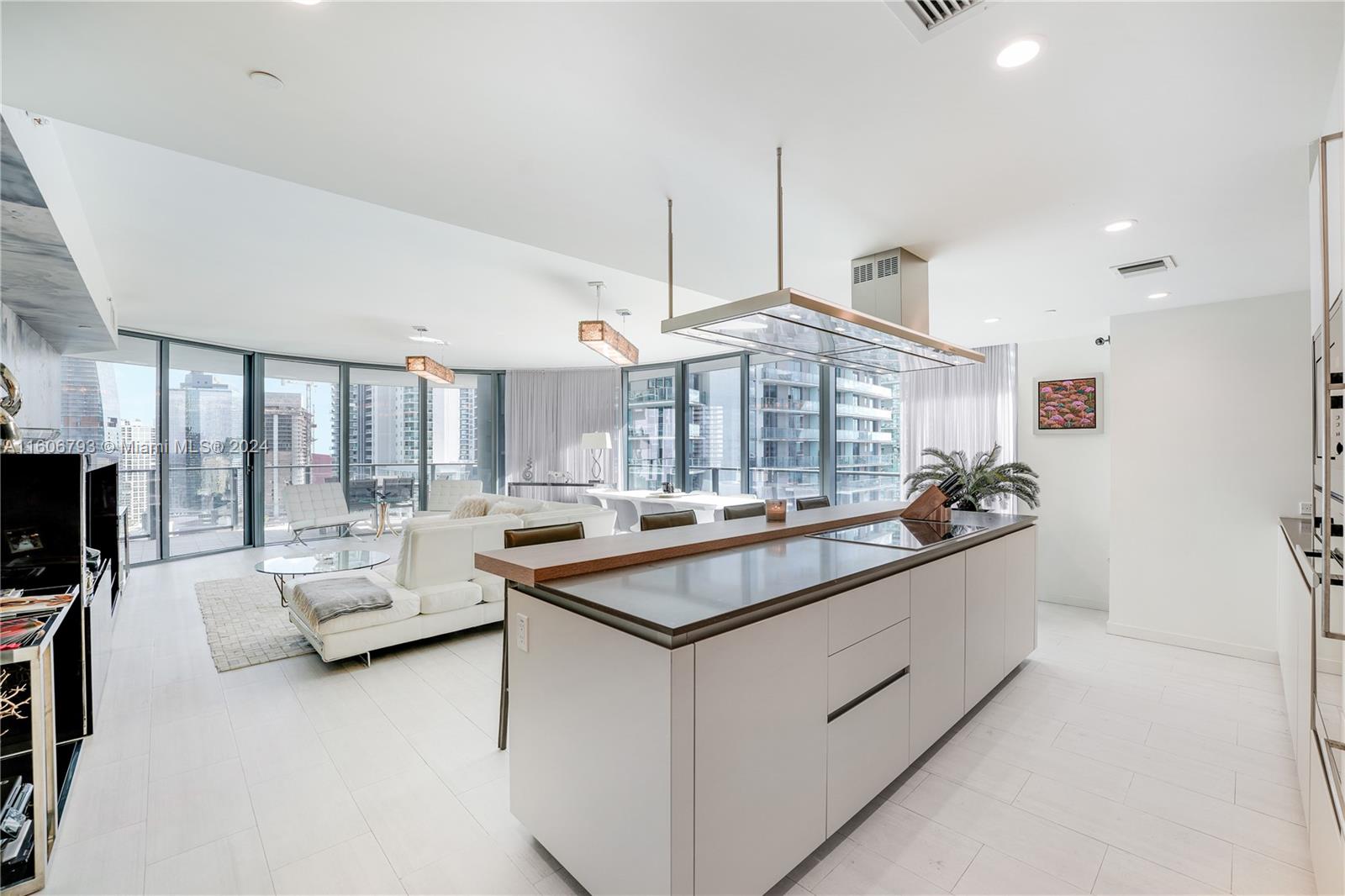 1000 Brickell Plz, Miami, Florida 33131, 3 Bedrooms Bedrooms, ,3 BathroomsBathrooms,Residential Lease,For Rent,BRICKELL FLATIRON CONDO,Brickell Plz,A11606793