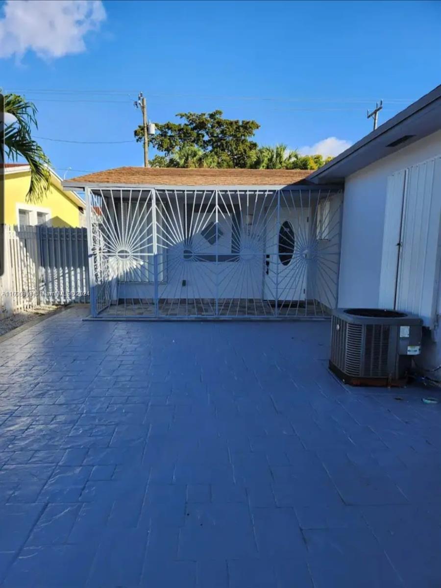 3363 35th St, Miami, Florida 33142, 3 Bedrooms Bedrooms, ,2 BathroomsBathrooms,Residential Lease,For Rent,MELROSE HEIGHTS 4TH SEC,35th St,A11606803