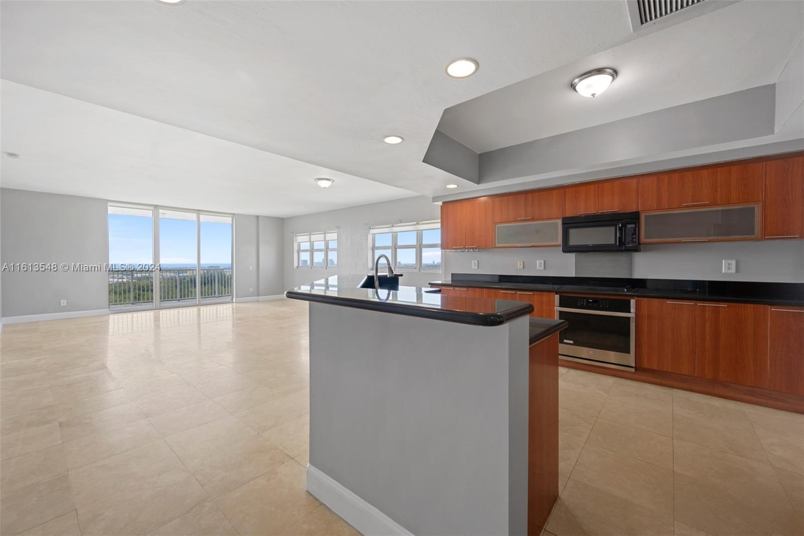 14951 Royal Oaks Ln, North Miami, Florida 33181, 3 Bedrooms Bedrooms, ,3 BathroomsBathrooms,Residential Lease,For Rent,THE OAKS I CONDO,Royal Oaks Ln,A11613548