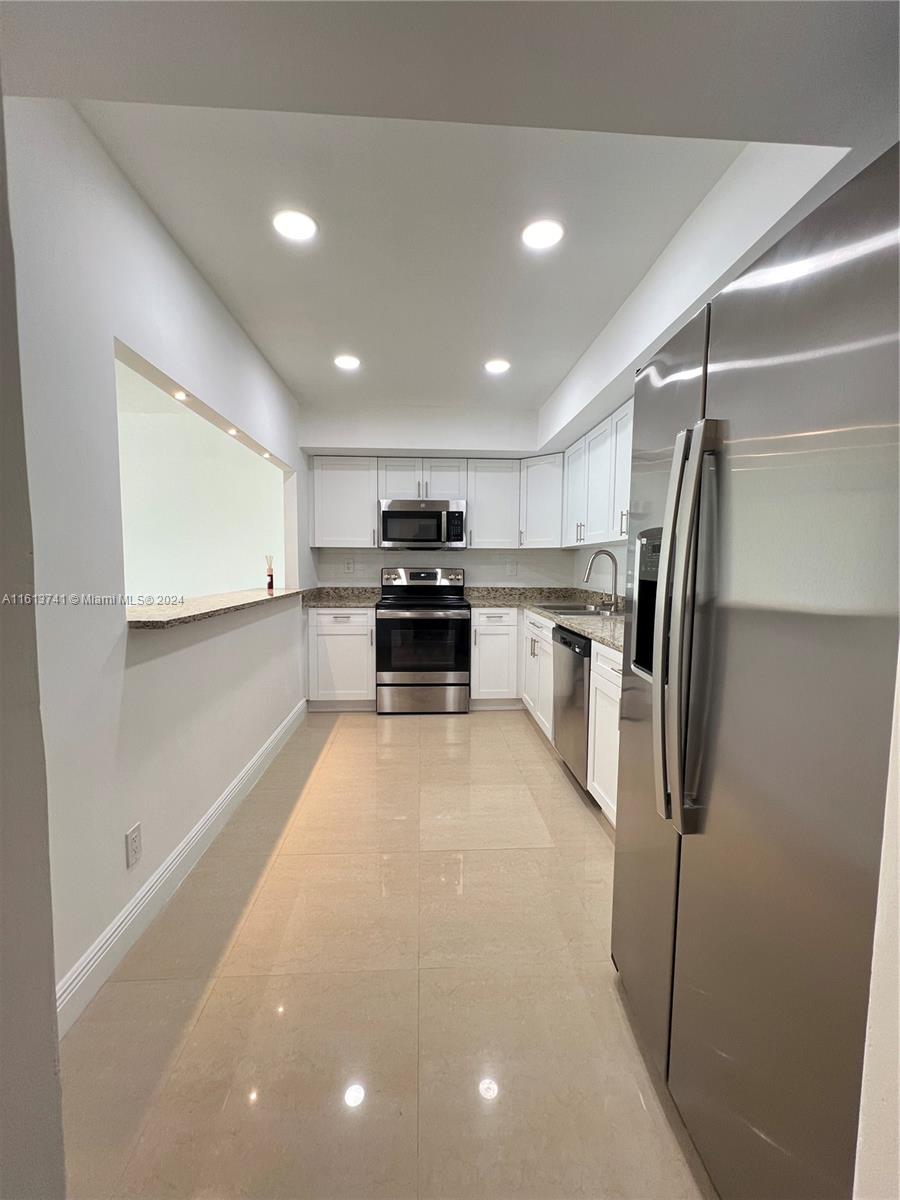 19380 Collins Ave, Sunny Isles Beach, Florida 33160, 1 Bedroom Bedrooms, ,1 BathroomBathrooms,Residential Lease,For Rent,OCEANVIEW BUILDING B COND,Collins Ave,A11613741