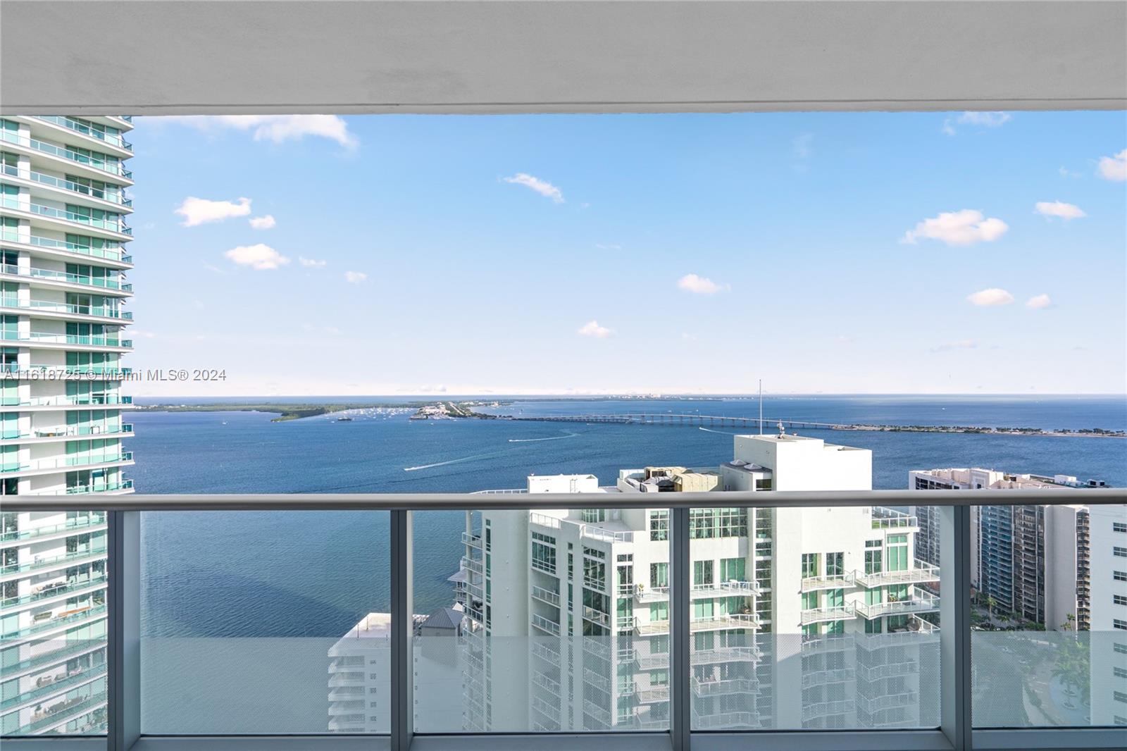 1300 Brickell Bay Dr, Miami, Florida 33131, 2 Bedrooms Bedrooms, ,2 BathroomsBathrooms,Residential Lease,For Rent,BRICKELLHOUSE CONDO,Brickell Bay Dr,A11618725