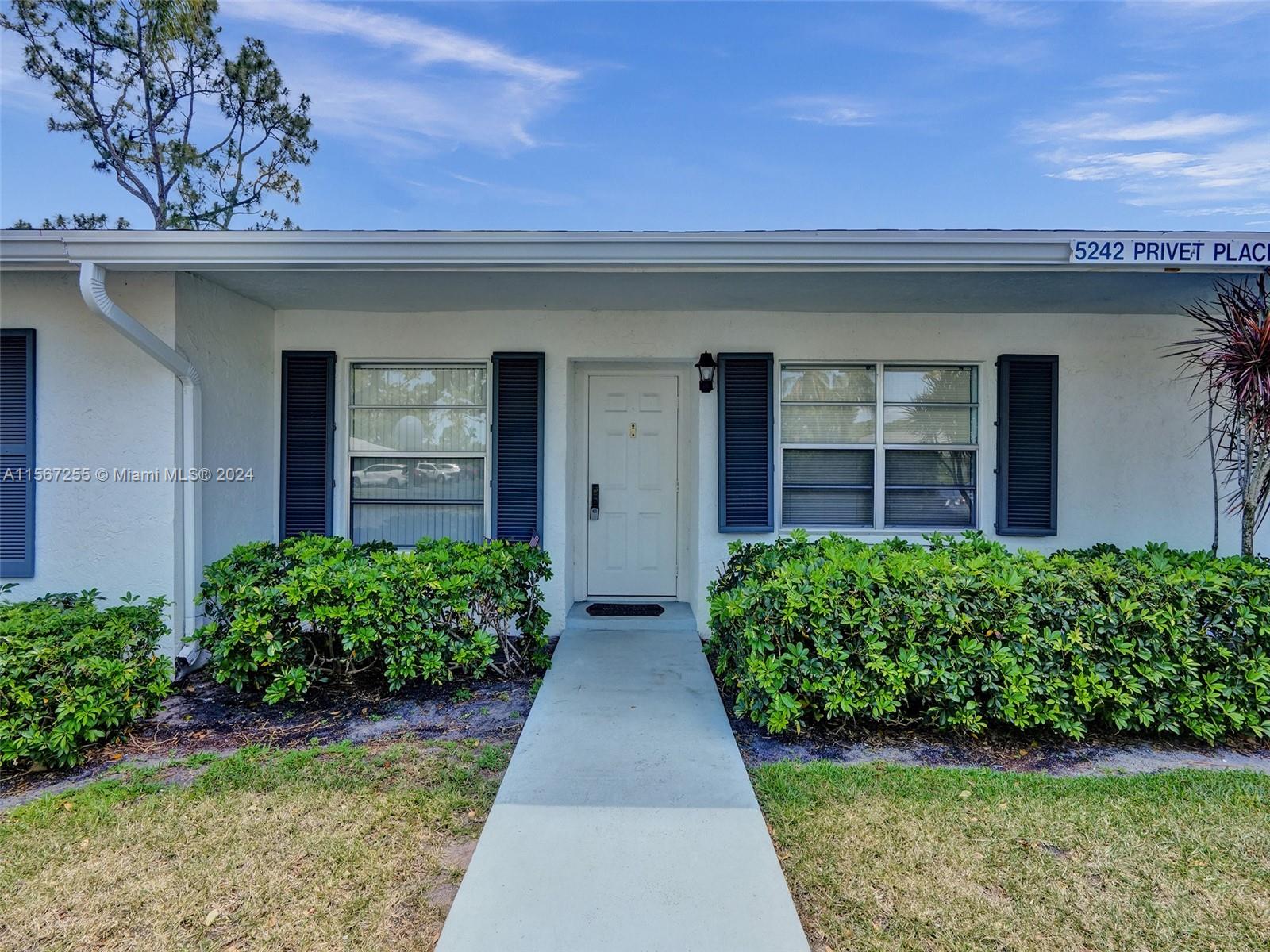 5242 Privet Pl, Delray Beach, Florida 33484, 2 Bedrooms Bedrooms, ,1 BathroomBathrooms,Residential,Sold,BRIDGEVIEW CONDO,Privet Pl,A11567255