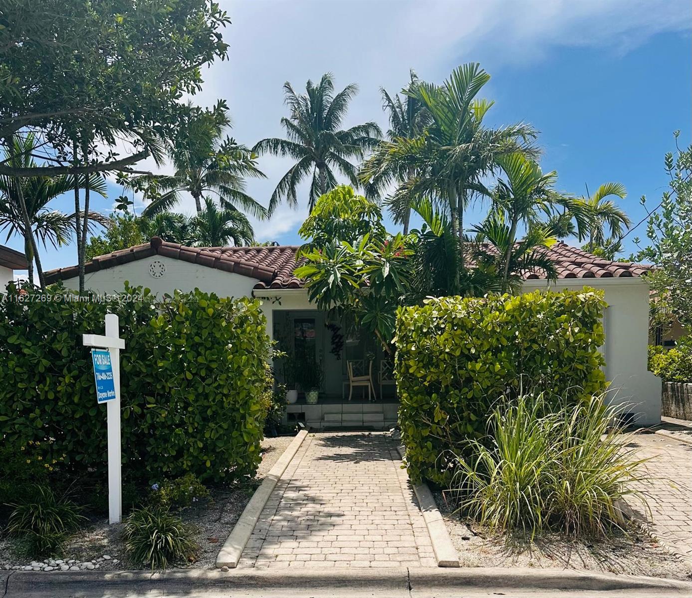 8818 Abbott Ave, Surfside, Florida 33154, 3 Bedrooms Bedrooms, ,2 BathroomsBathrooms,Residential,Sold,SECOND AMD PLAT OF NORMAN,Abbott Ave,A11627269