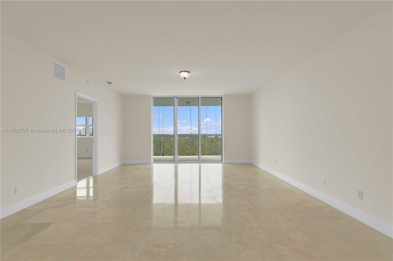 14951 Royal Oaks Ln, North Miami, Florida 33181, 2 Bedrooms Bedrooms, ,2 BathroomsBathrooms,Residential Lease,For Rent,THE OAKS I CONDO,Royal Oaks Ln,A11628707