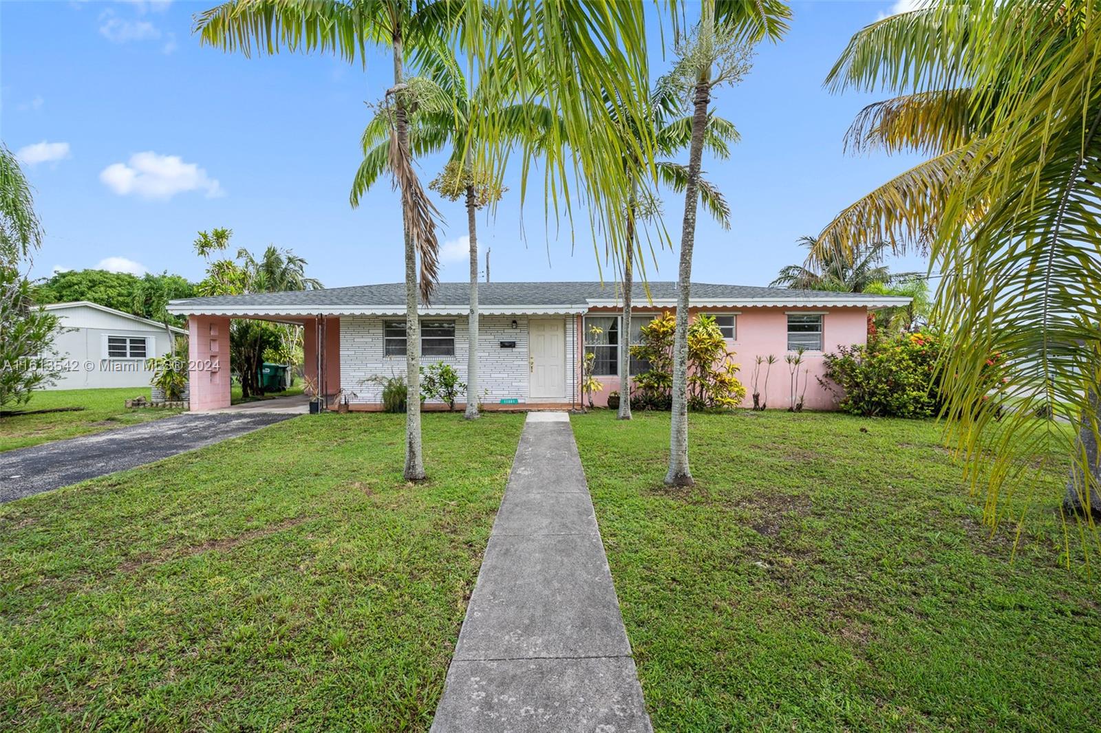 11801 170th Ter, Miami, Florida 33177, 4 Bedrooms Bedrooms, ,2 BathroomsBathrooms,Residential,Sold,SO MIAMI HEIGHTS MANOR,170th Ter,A11613542