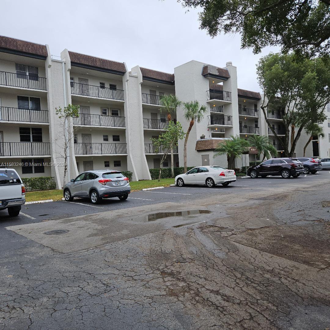 9235 Lagoon Pl, Davie, Florida 33324, 1 Bedroom Bedrooms, ,1 BathroomBathrooms,Residential,Sold,Poinciana "G" condo assoc,Lagoon Pl,A11583246
