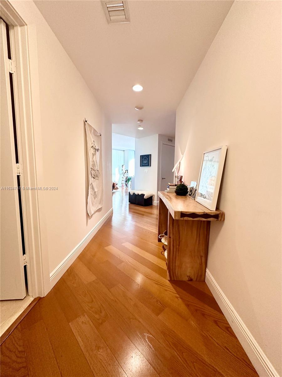 1060 Brickell Ave, Miami, Florida 33131, 2 Bedrooms Bedrooms, ,2 BathroomsBathrooms,Residential Lease,For Rent,1060 BRICKELL CONDO,Brickell Ave,A11634707