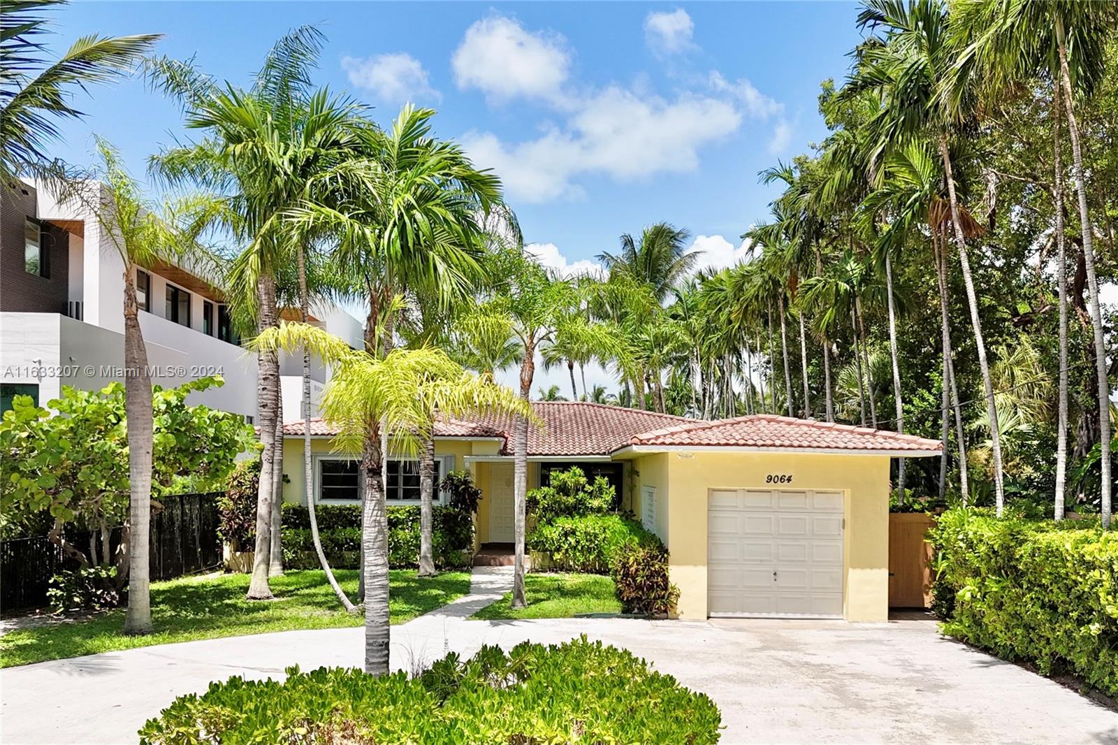 9064 Bay Dr, Surfside, Florida 33154, 4 Bedrooms Bedrooms, ,3 BathroomsBathrooms,Residential Lease,For Rent,ALTOS DEL MAR NO 4,Bay Dr,A11633207