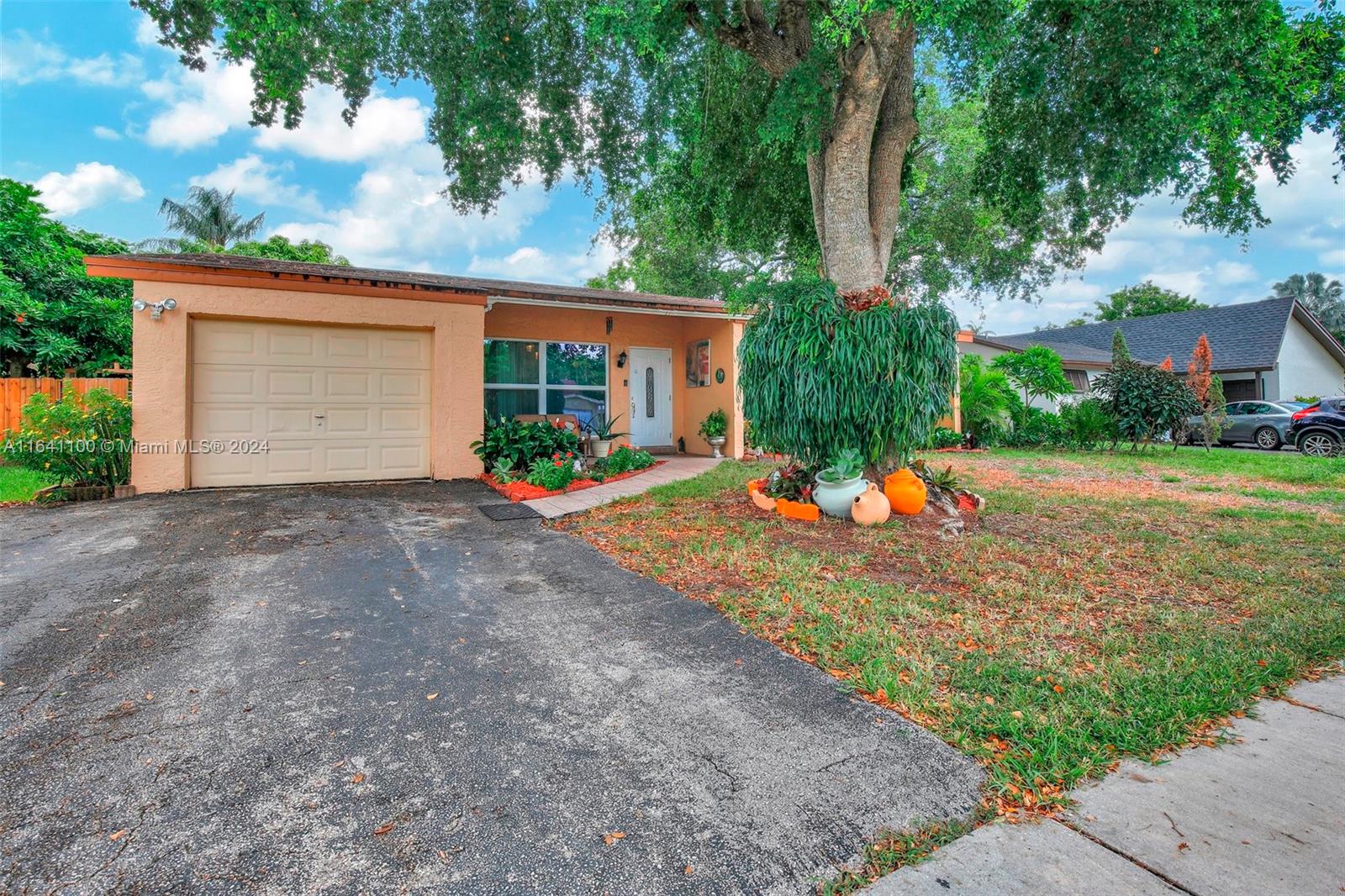 8361 3rd St, Pembroke Pines, Florida 33024, 3 Bedrooms Bedrooms, ,2 BathroomsBathrooms,Residential,Sold,WESTVIEW SEC ONE PART TWO,3rd St,A11641100