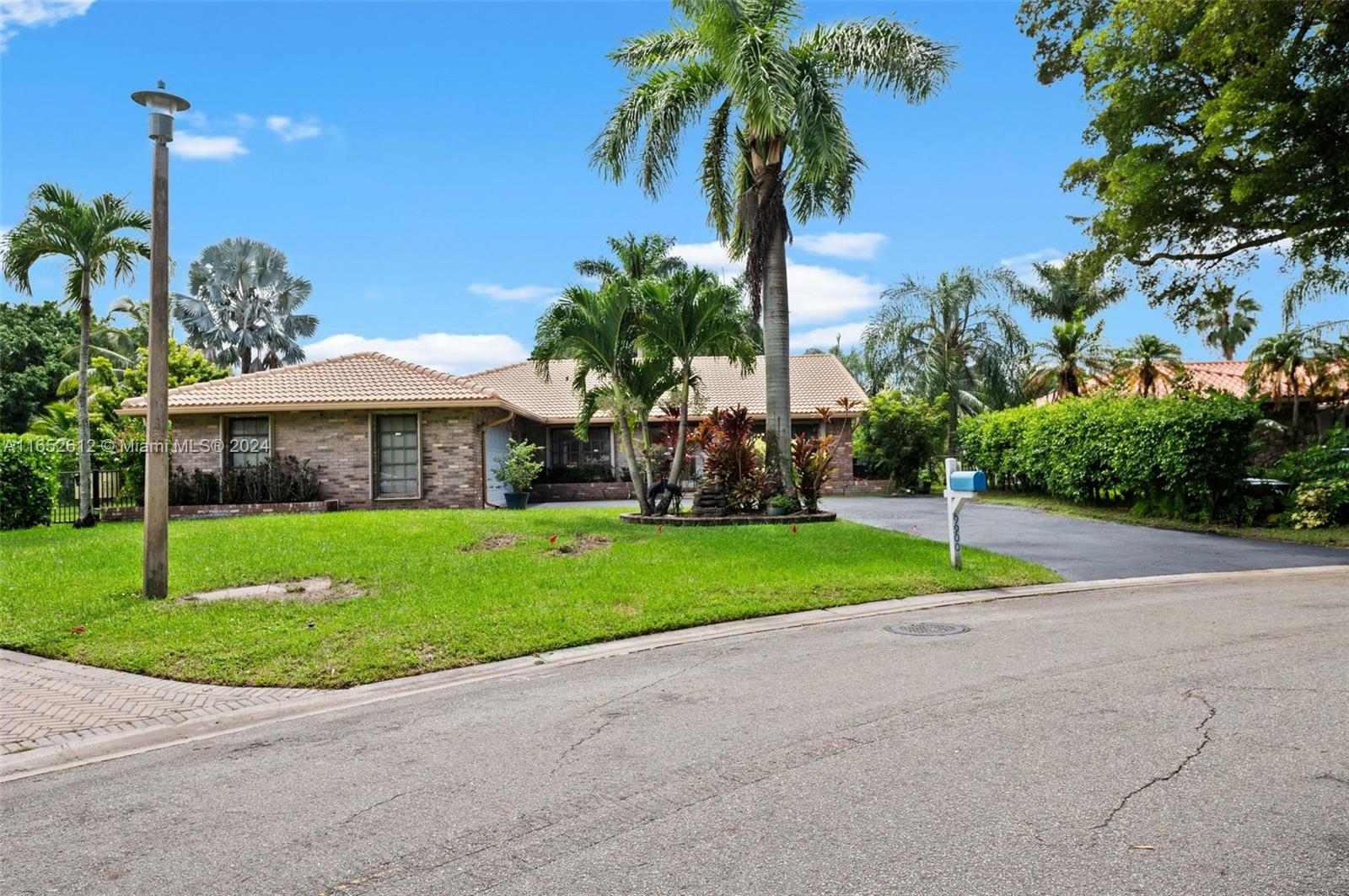9900 6th St, Coral Springs, Florida 33071, 4 Bedrooms Bedrooms, ,2 BathroomsBathrooms,Residential,Sold,OAK WOOD,6th St,A11652612