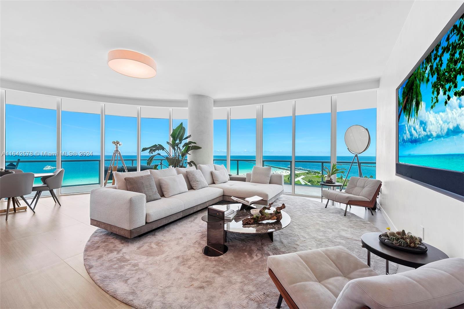 100 Pointe Dr, Miami Beach, Florida 33139, 3 Bedrooms Bedrooms, ,3 BathroomsBathrooms,Residential,Sold,CONTINUUM ON SOUTH BEACH,Pointe Dr,A11642578