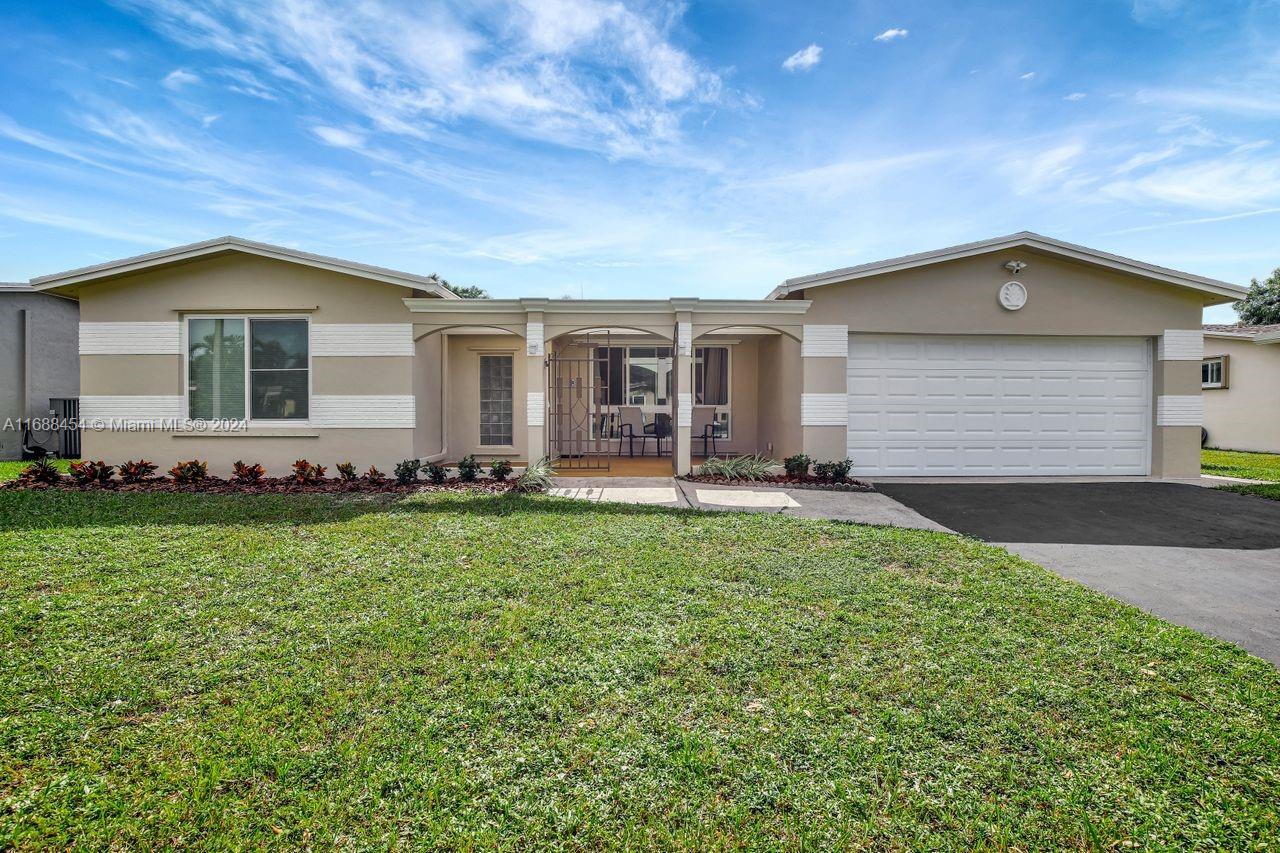 10376 3rd St, Plantation, Florida 33324, 4 Bedrooms Bedrooms, ,2 BathroomsBathrooms,Residential,Sold,NOB HILL ESTATES 1 SEC,3rd St,A11688454
