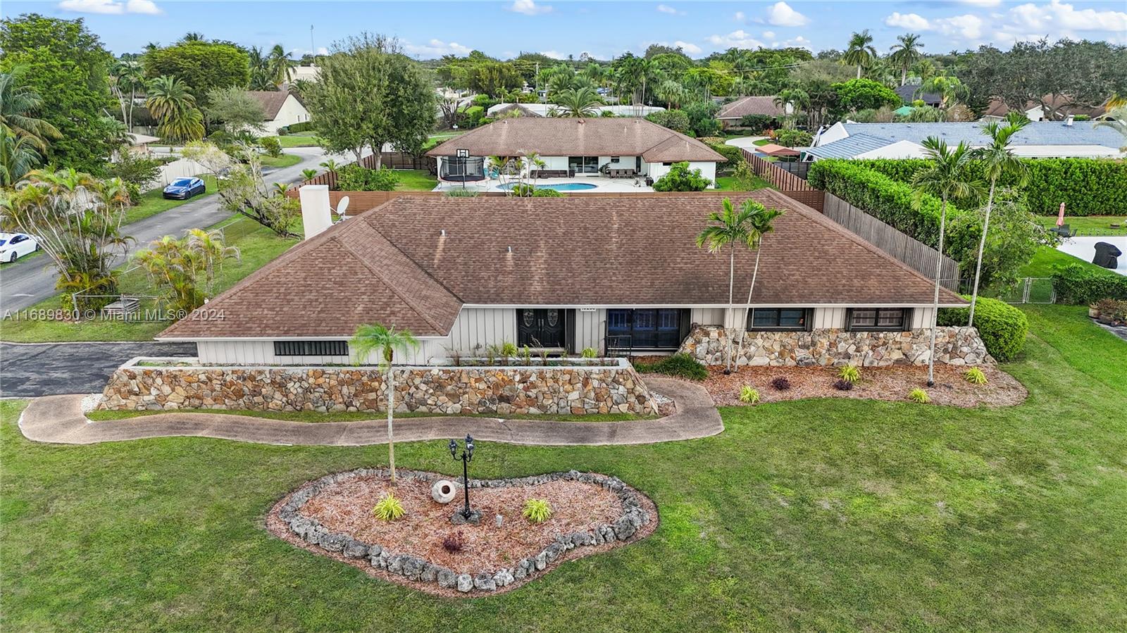 10253 126th St, Miami, Florida 33176, 4 Bedrooms Bedrooms, ,3 BathroomsBathrooms,Residential,Sold,MELISSA ESTATES,126th St,A11689830