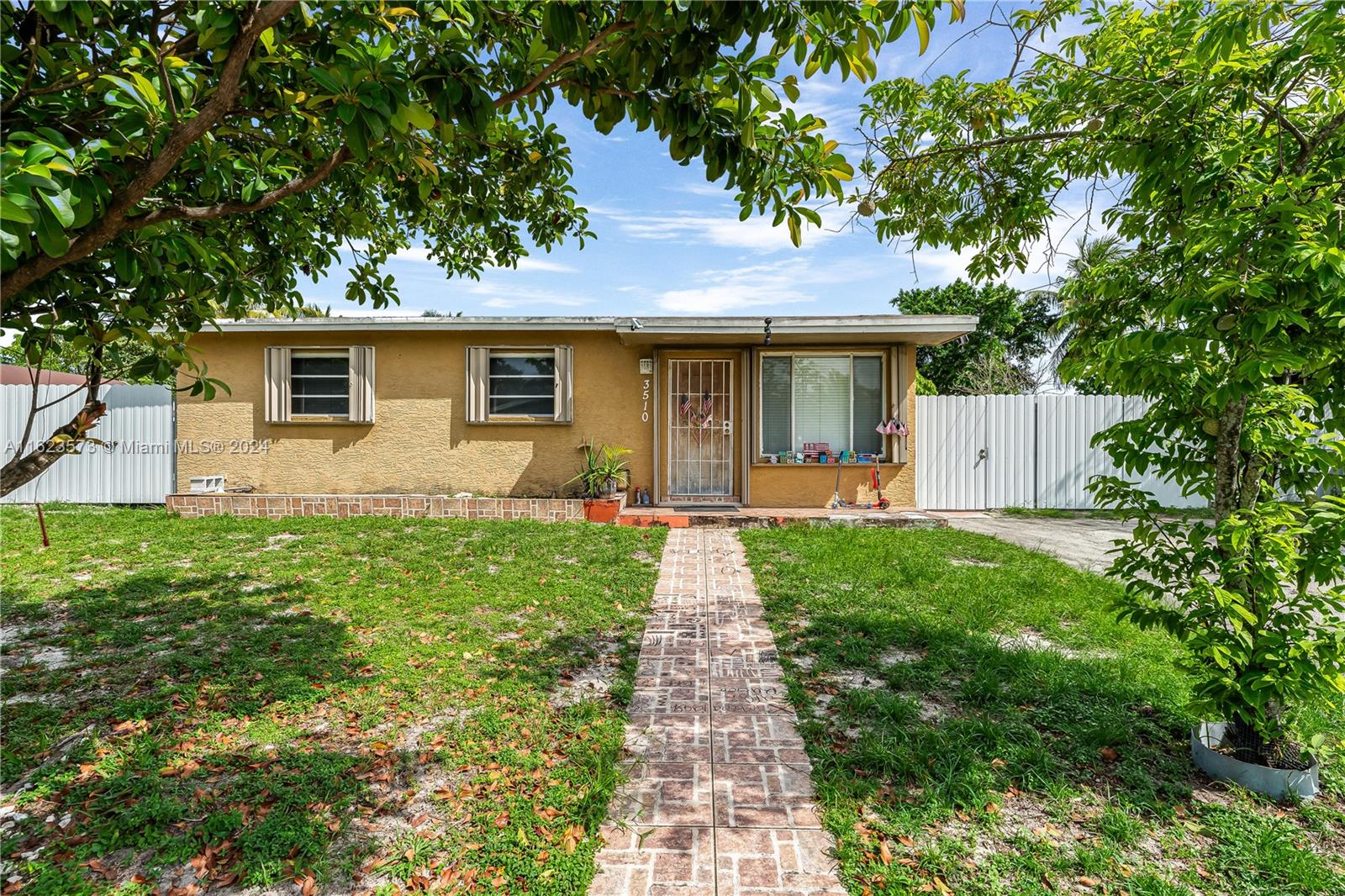 3510 32nd Ct, West Park, Florida 33023, 3 Bedrooms Bedrooms, ,2 BathroomsBathrooms,Residential,Sold,LAKE FOREST SEC 4,32nd Ct,A11623573