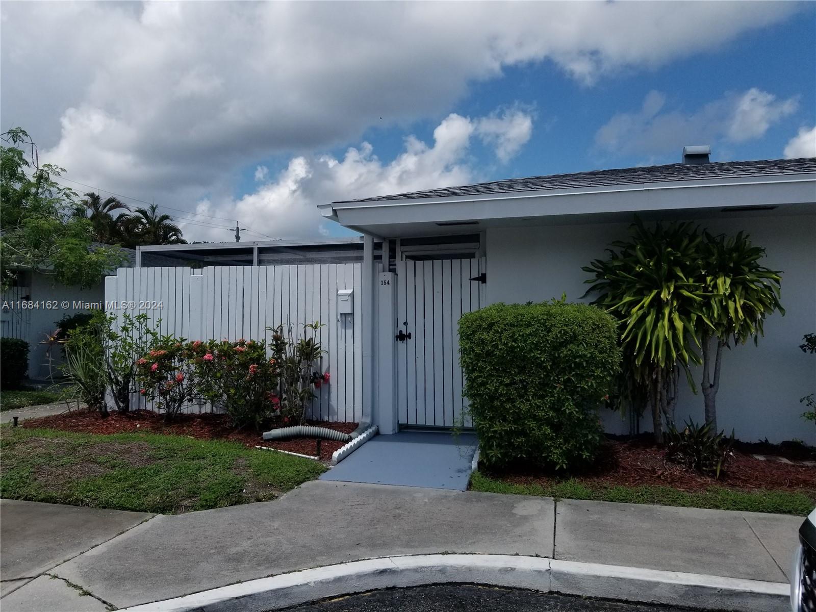 154 West Ct, Royal Palm Beach, Florida 33411, 1 Bedroom Bedrooms, ,1 BathroomBathrooms,Residential,Sold,GREENWAY VILLAGE,West Ct,A11684162