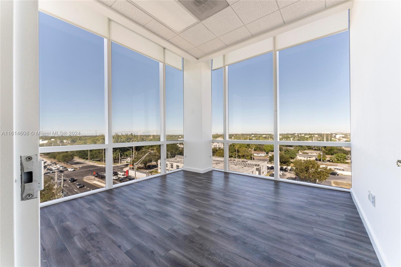 20200 Dixie Hwy, Miami, Florida 33180, ,Commercial Sale,Sold,Dixie Hwy,A11614608