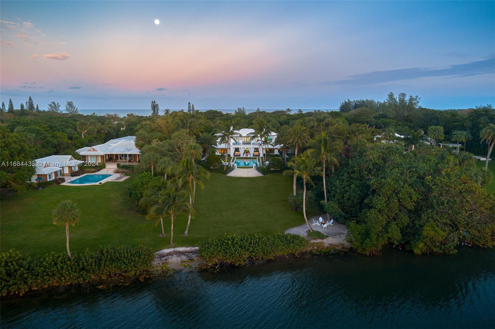320 Beach Rd, Jupiter Island, Florida 33455, 8 Bedrooms Bedrooms, ,9 BathroomsBathrooms,Residential,Sold,JUPITER ISLAND,Beach Rd,A11684433