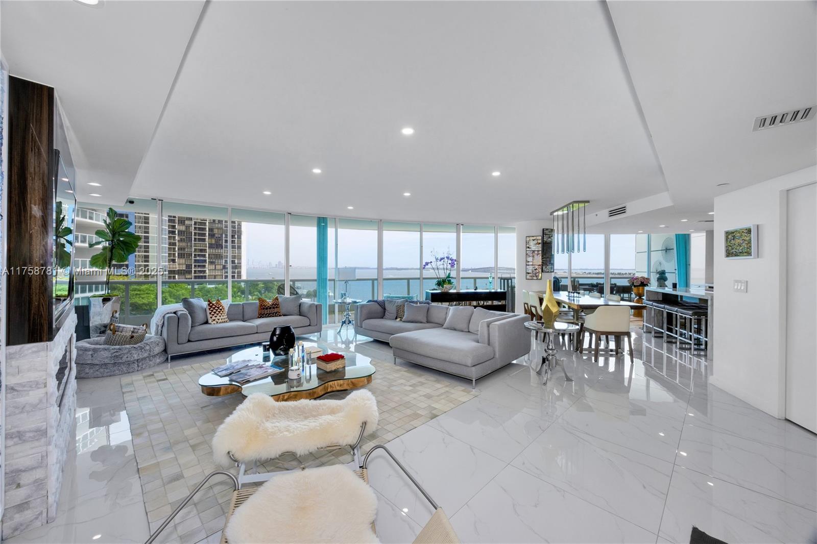 2127 Brickell Ave, Miami, Florida 33129, 3 Bedrooms Bedrooms, ,3 BathroomsBathrooms,Residential,For Sale,BRISTOL TOWER CONDO,Brickell Ave,A11758781