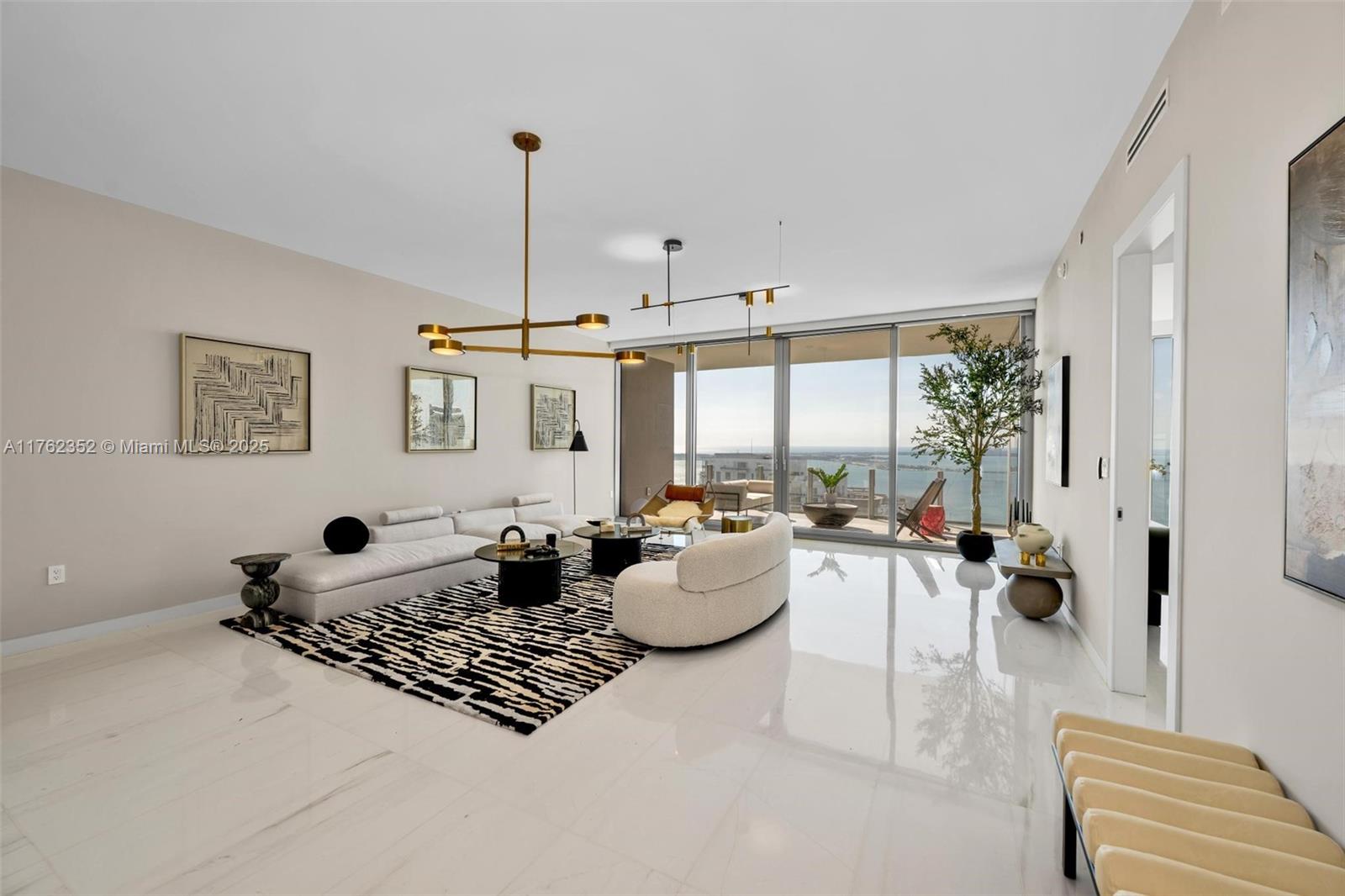 300 Biscayne Blvd Way, Miami, Florida 33131, 3 Bedrooms Bedrooms, ,4 BathroomsBathrooms,Residential,For Sale,Aston Martin,Biscayne Blvd Way,A11762352